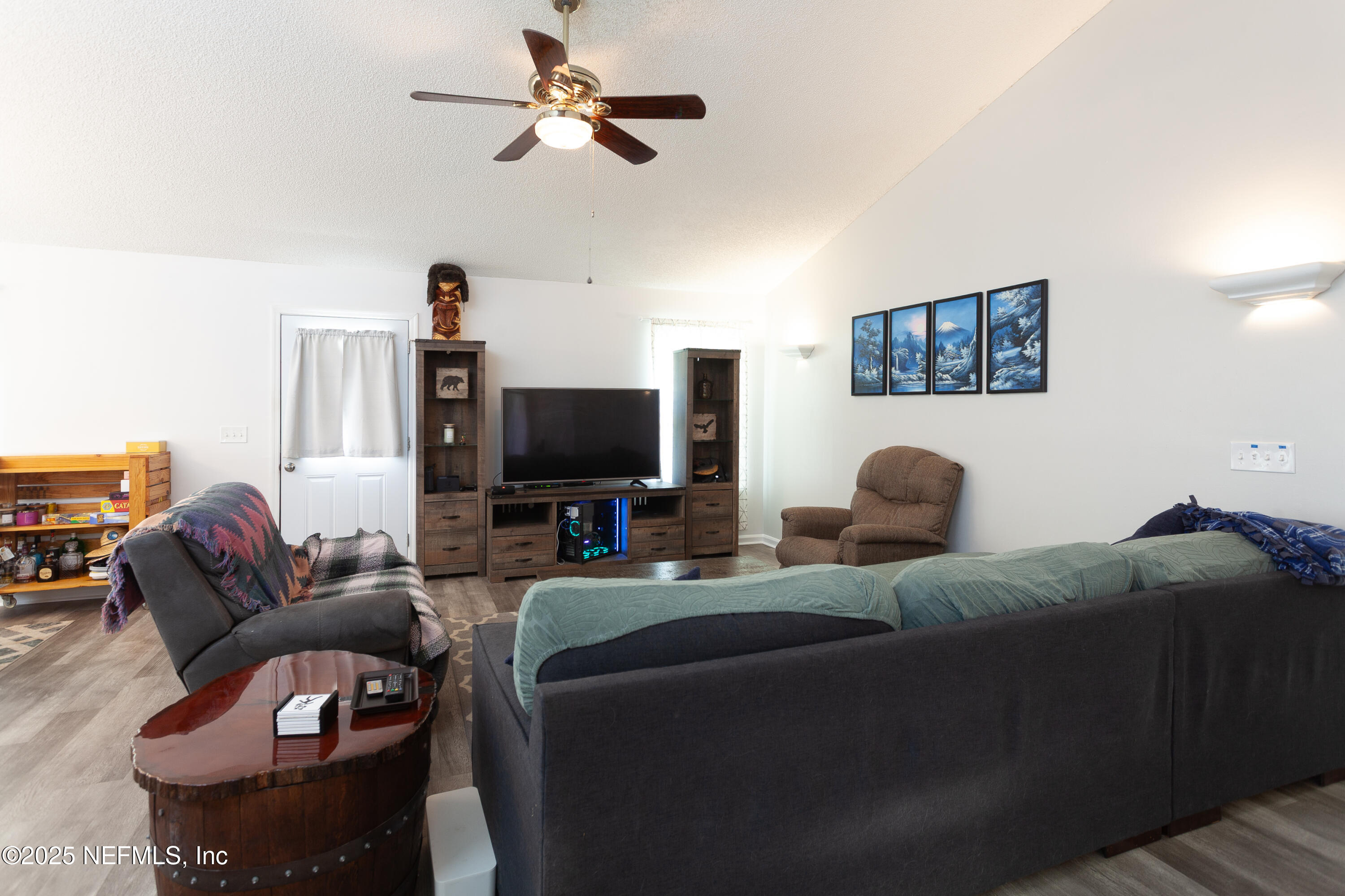 8975 WINDING VINE Drive W