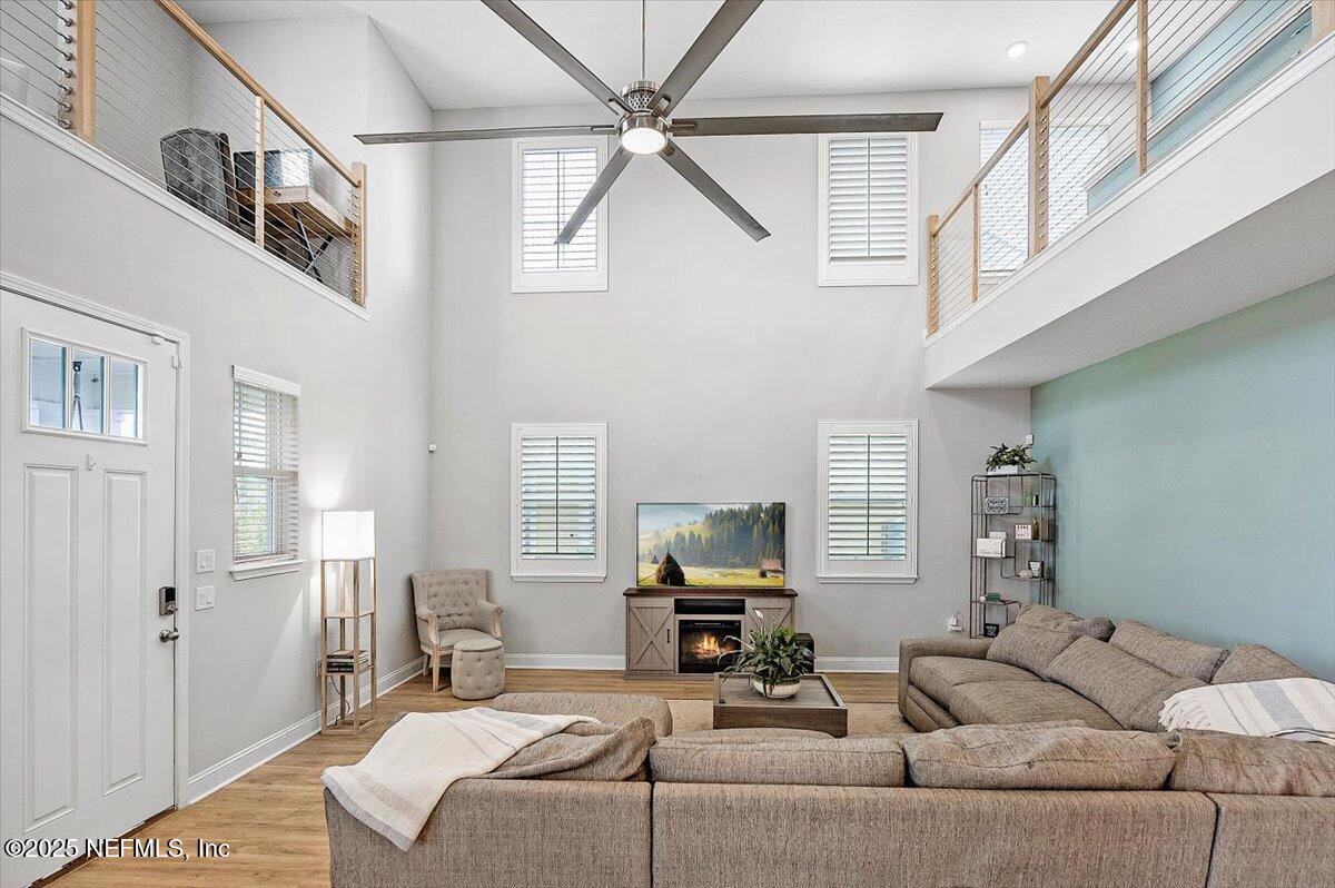 227 DAYDREAM Avenue
