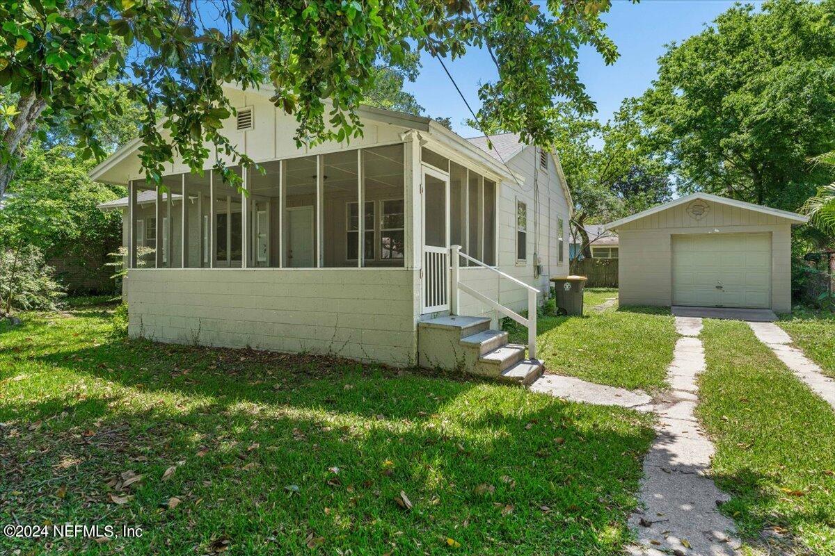 Jacksonville, FL home for sale located at 960 Douglas Circle, Jacksonville, FL 32254