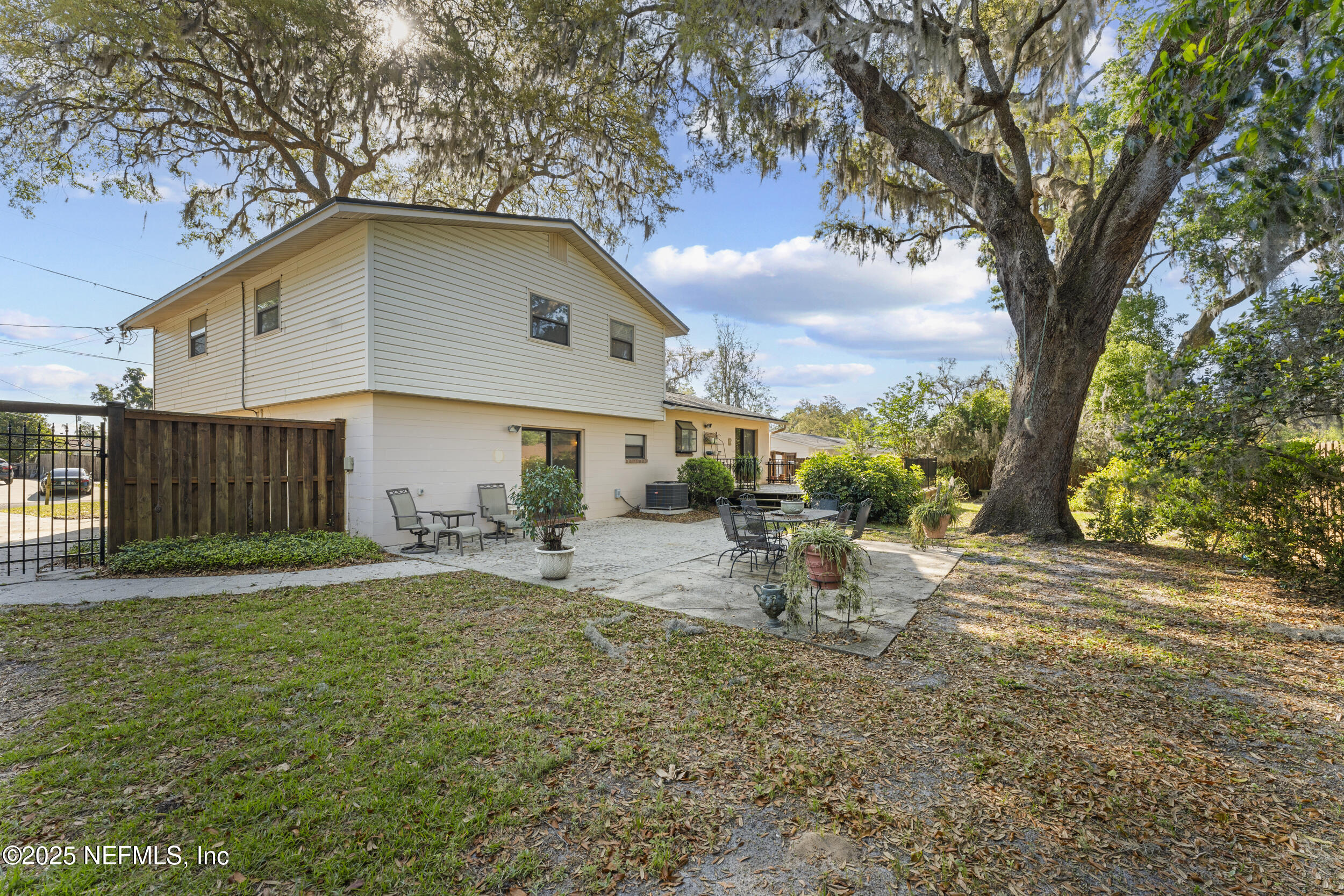 2848 CEDARCREST Drive