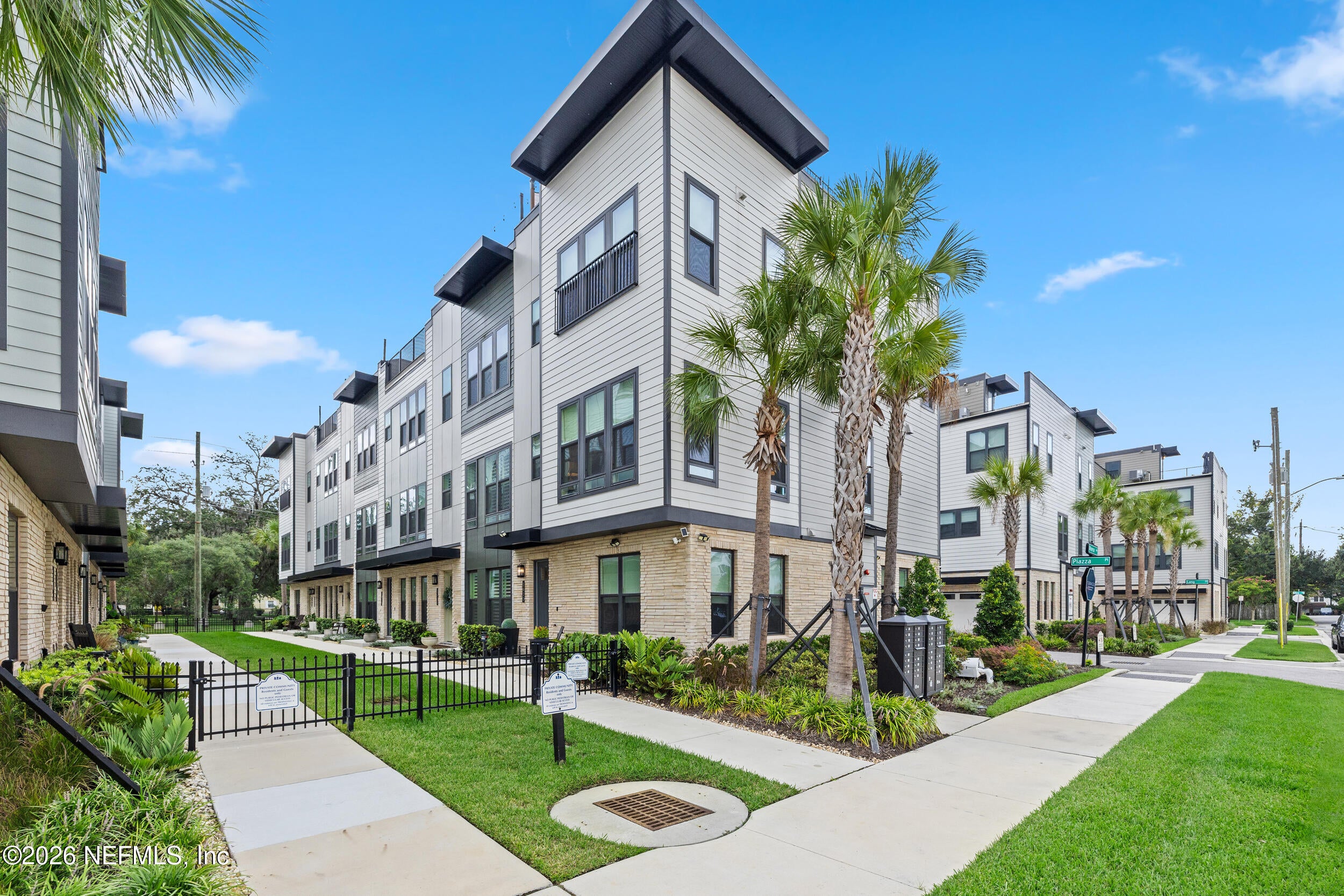 1611 PIAZZA Place