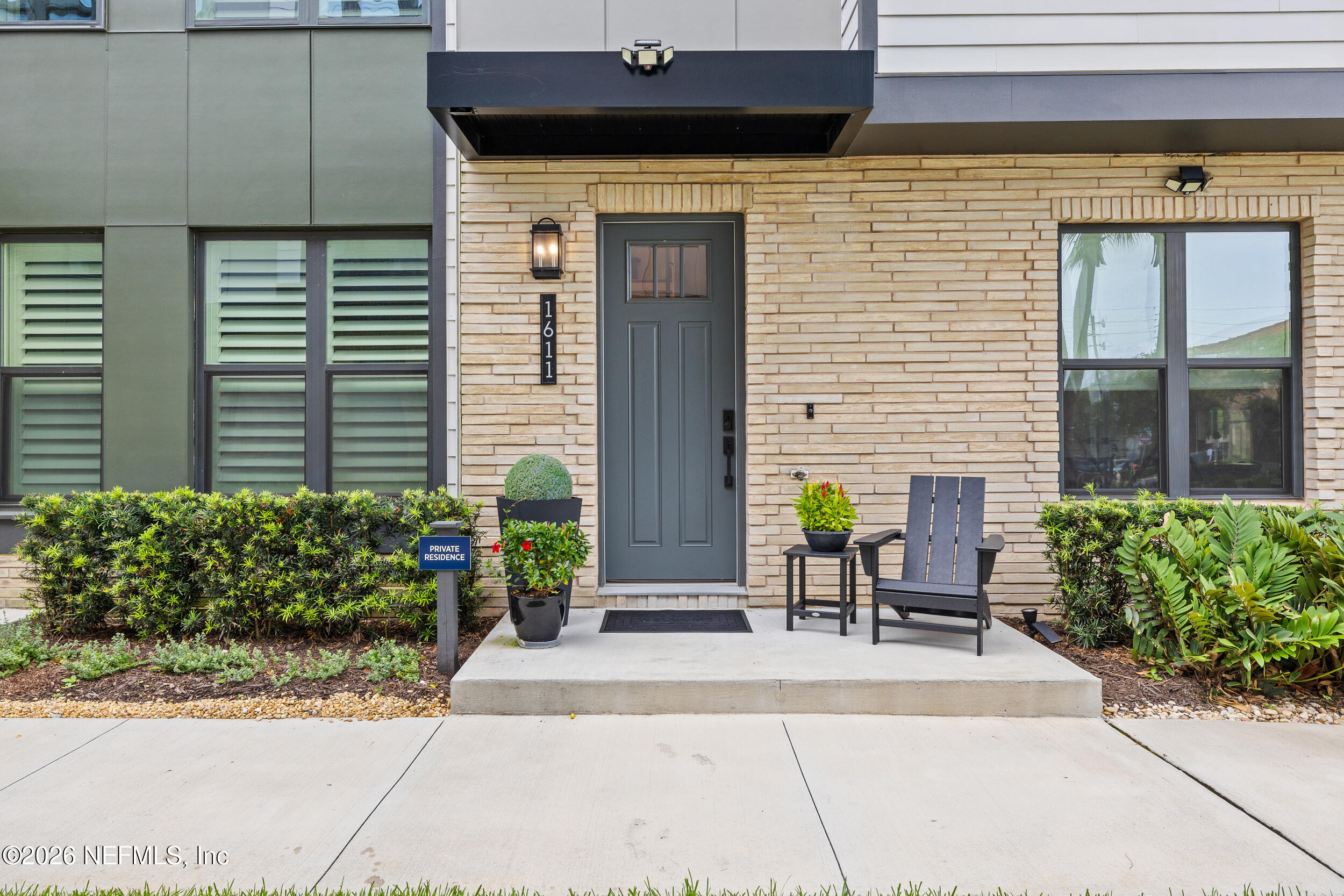 1611 PIAZZA Place
