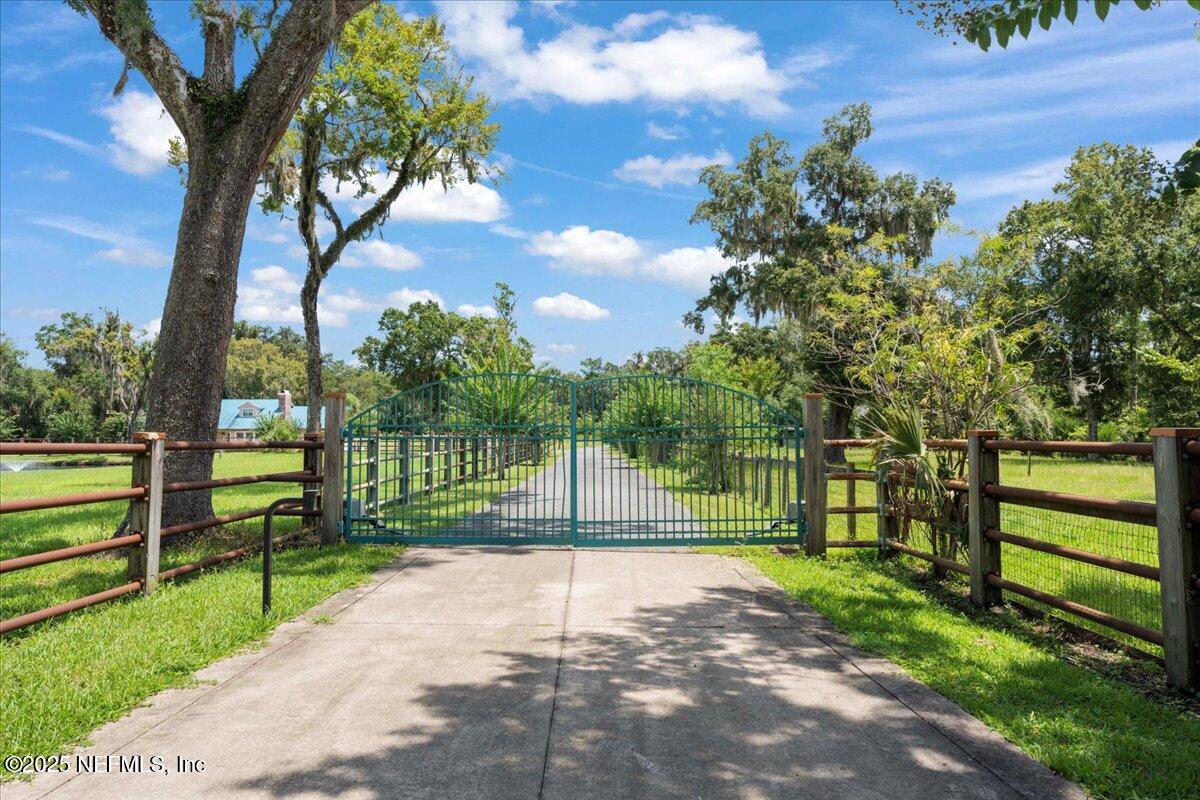 28-32 S ROSCOE Boulevard