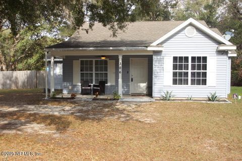 A home in Interlachen