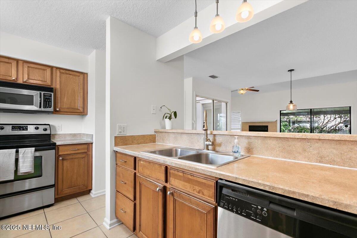 4117 ROLLINGWOOD Court