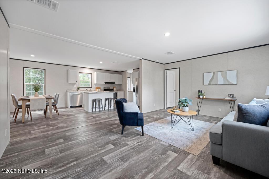 2004 BLUE KNOLL Road