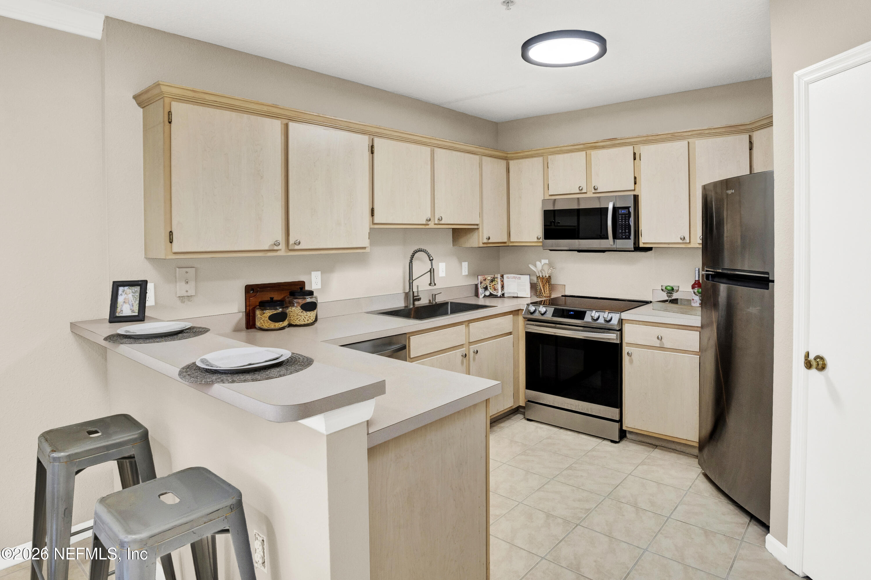 1655 THE GREENS Way 2416