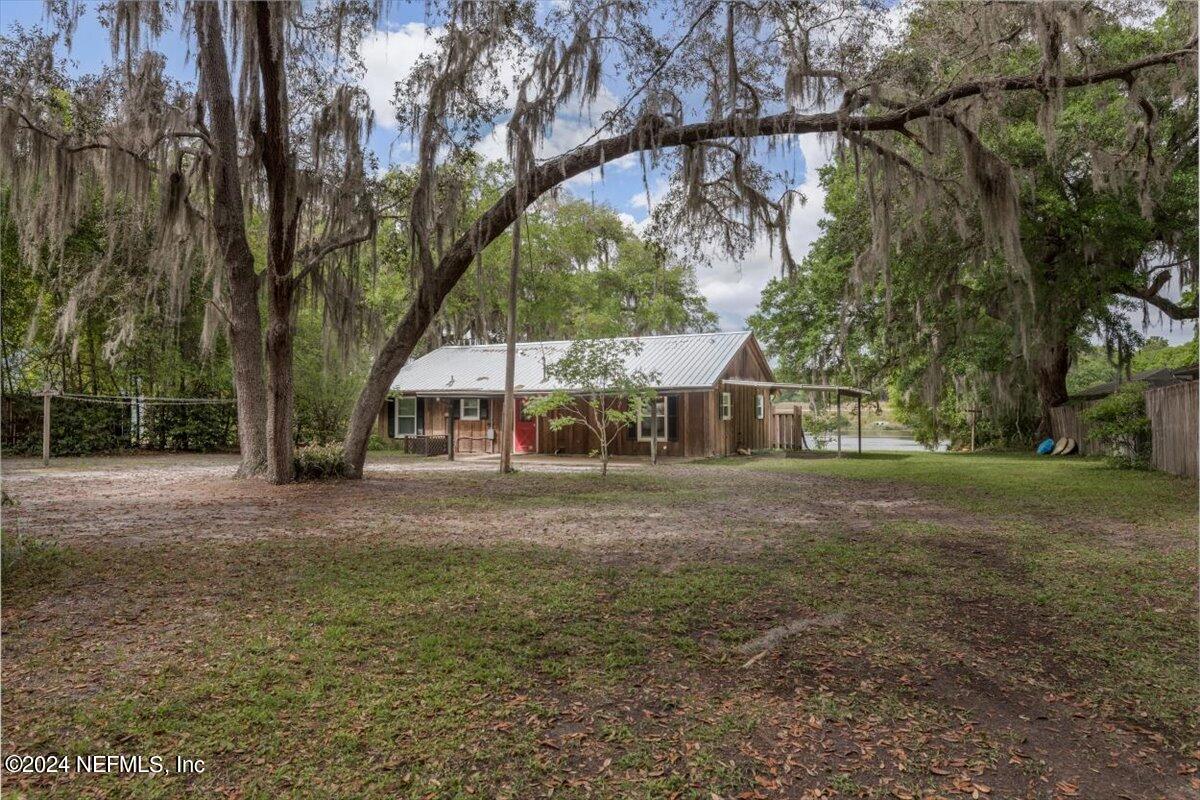 Hawthorne, FL home for sale located at 151 TWIN LAKES Road, Hawthorne, FL 32640