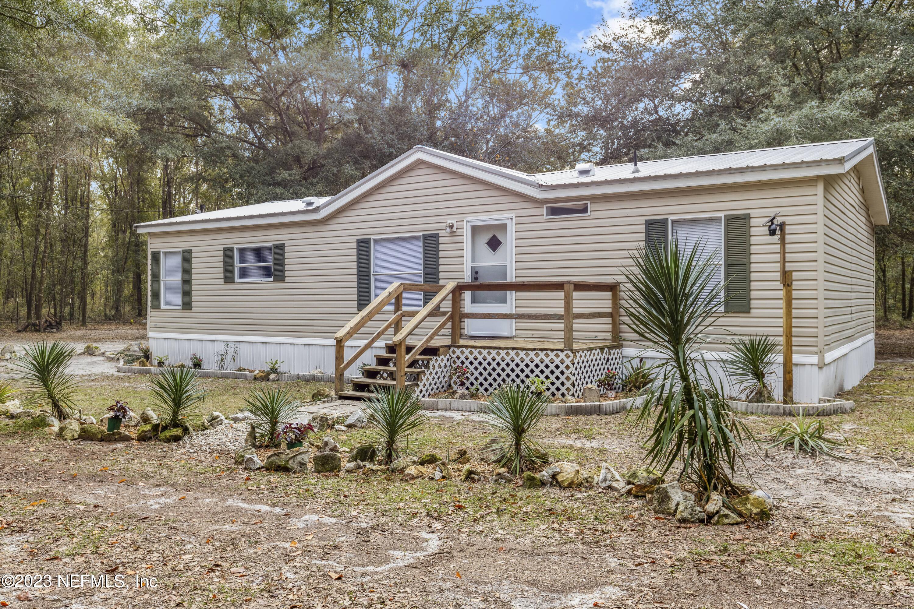 Fort White, FL home for sale located at 446 SW Old Niblack Avenue, Fort White, FL 32038