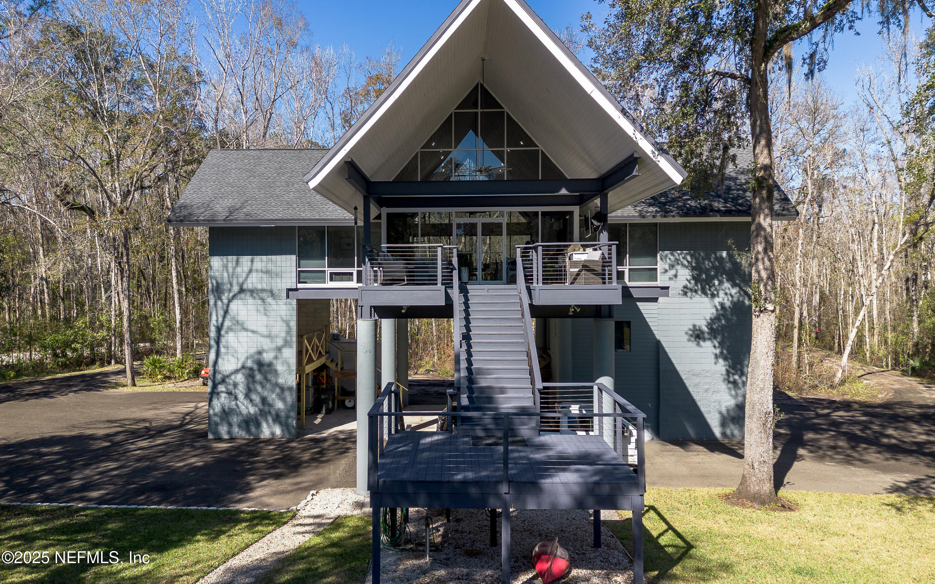 128 LEE Drive S