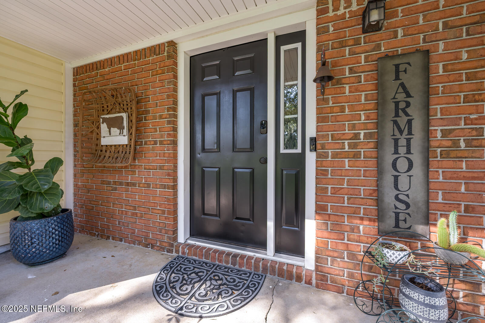 586 HIBERNIA OAKS Drive