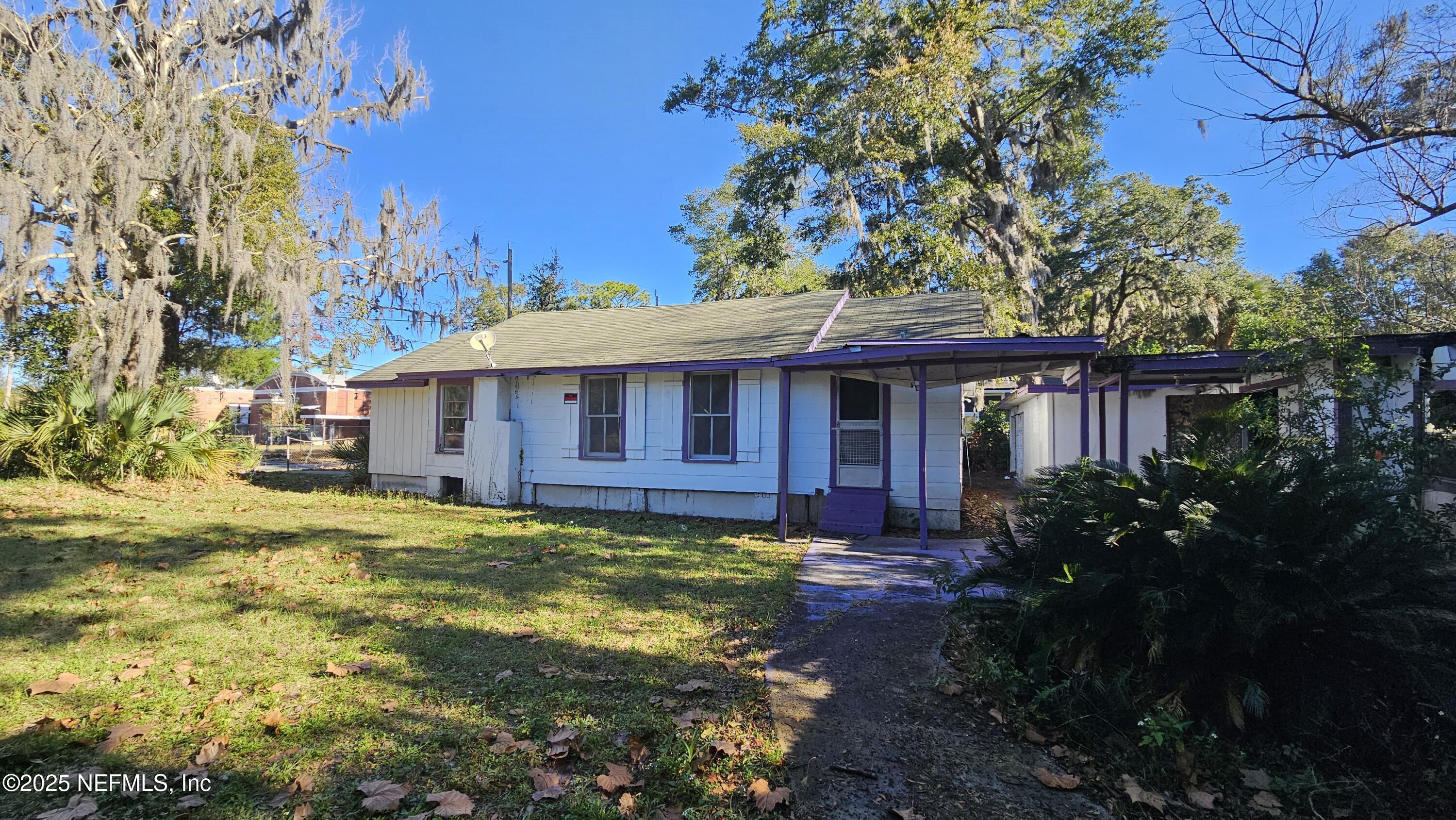952 ALDERSIDE Street