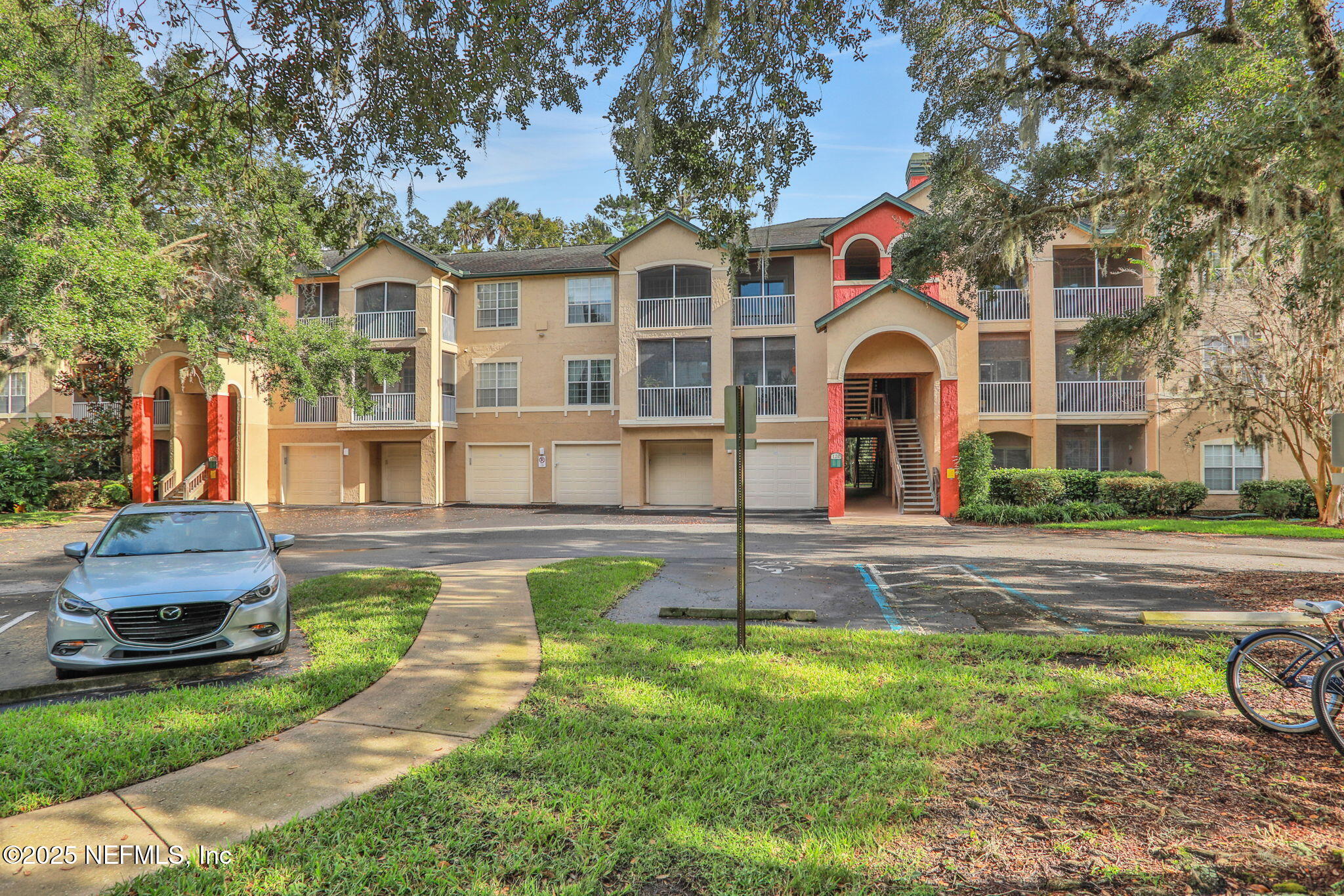 120 VERACRUZ Drive 833