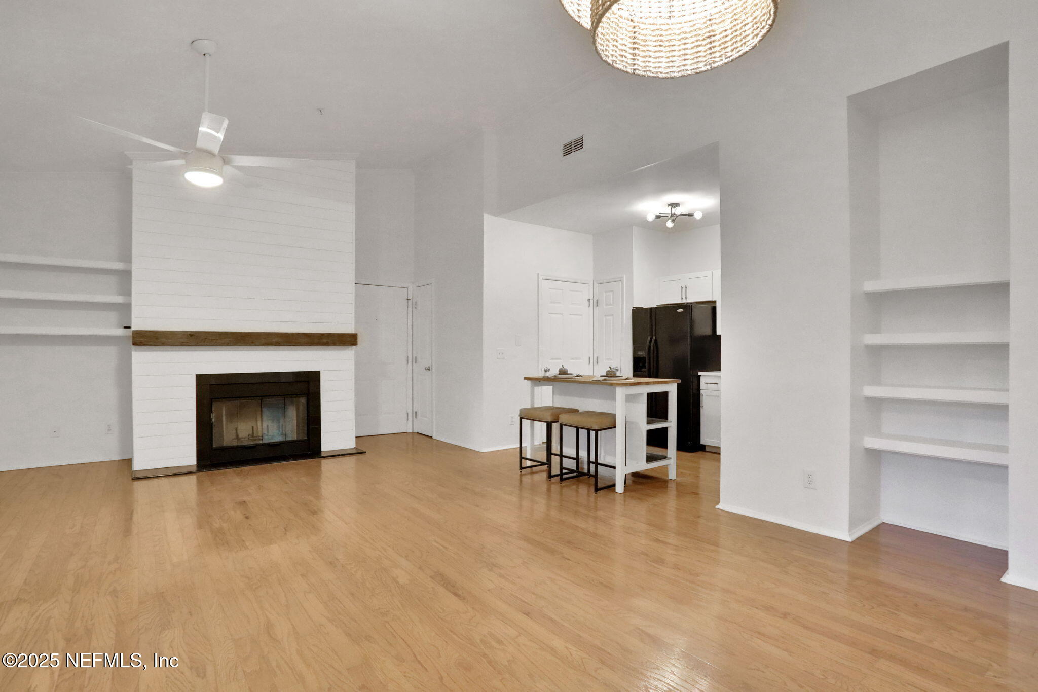 120 VERACRUZ Drive 833