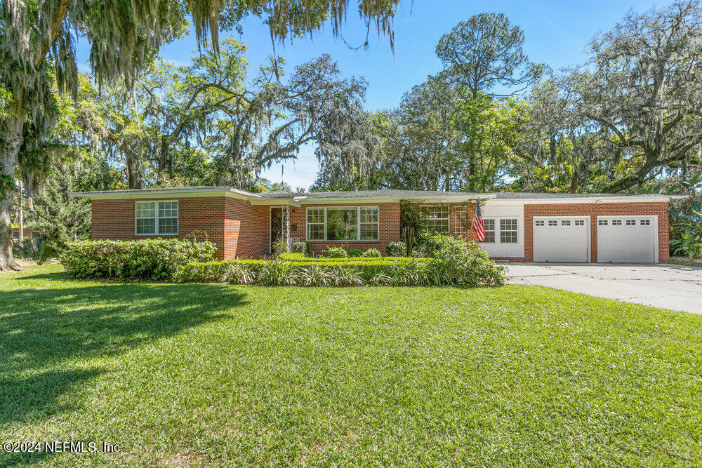 Jacksonville, FL home for sale located at 391 TIDEWATER Circle W, Jacksonville, FL 32211