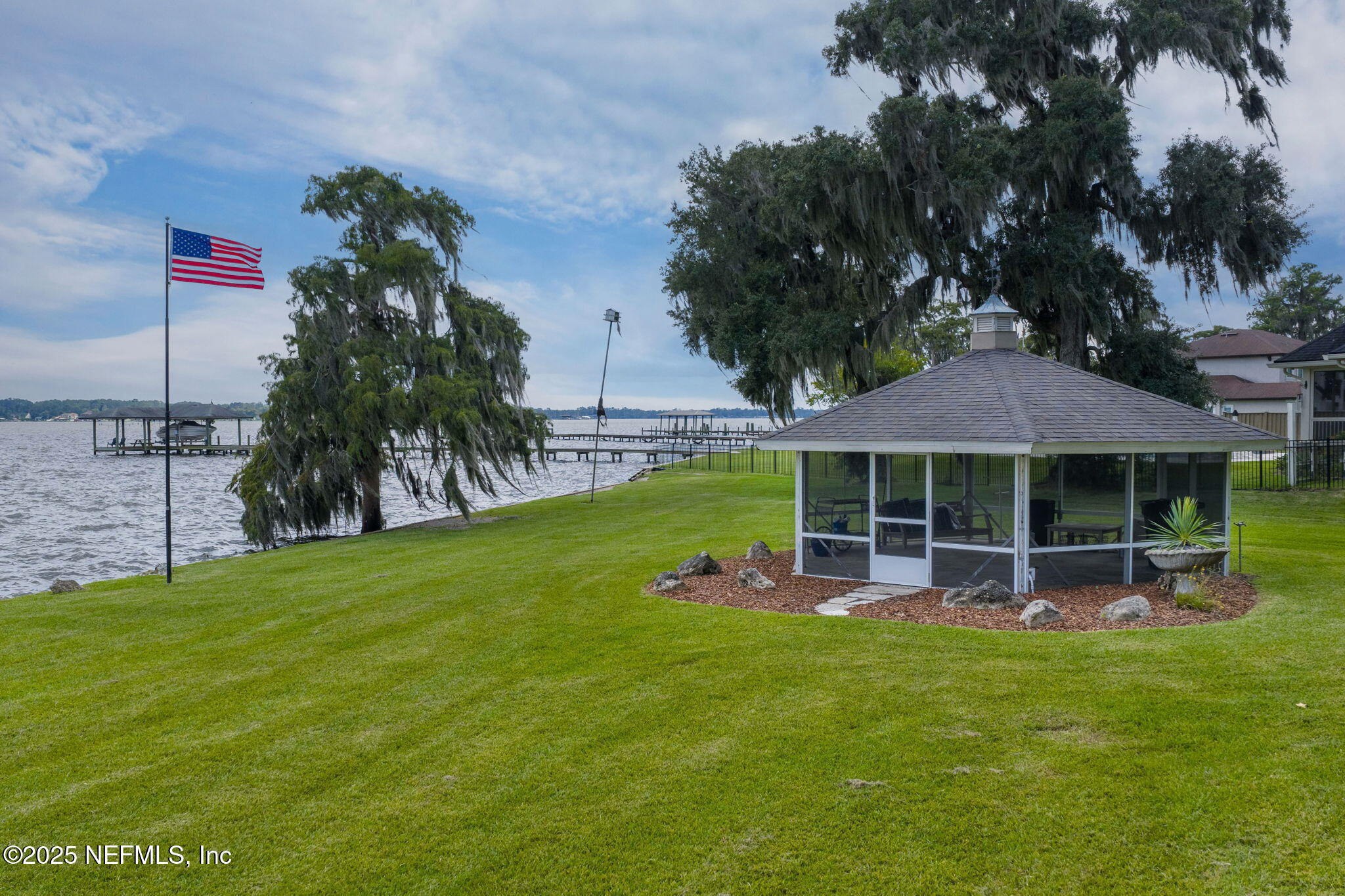 3528 LULLWATER Lane