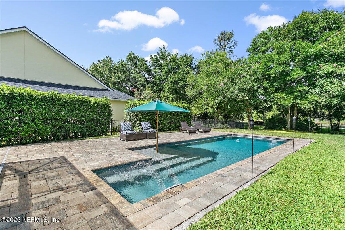 915 BROOKHAVEN Drive