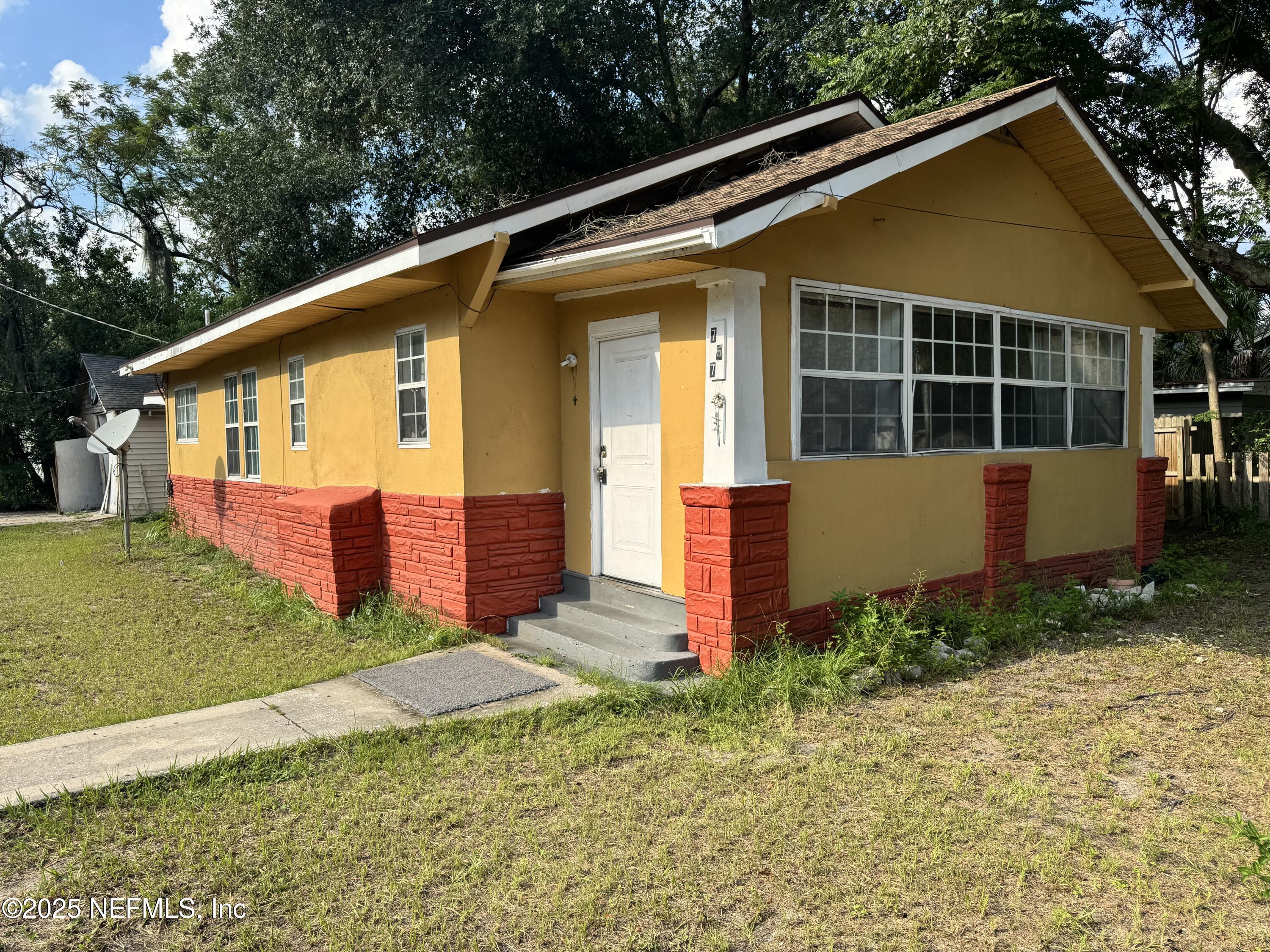 757 FERNWAY Street