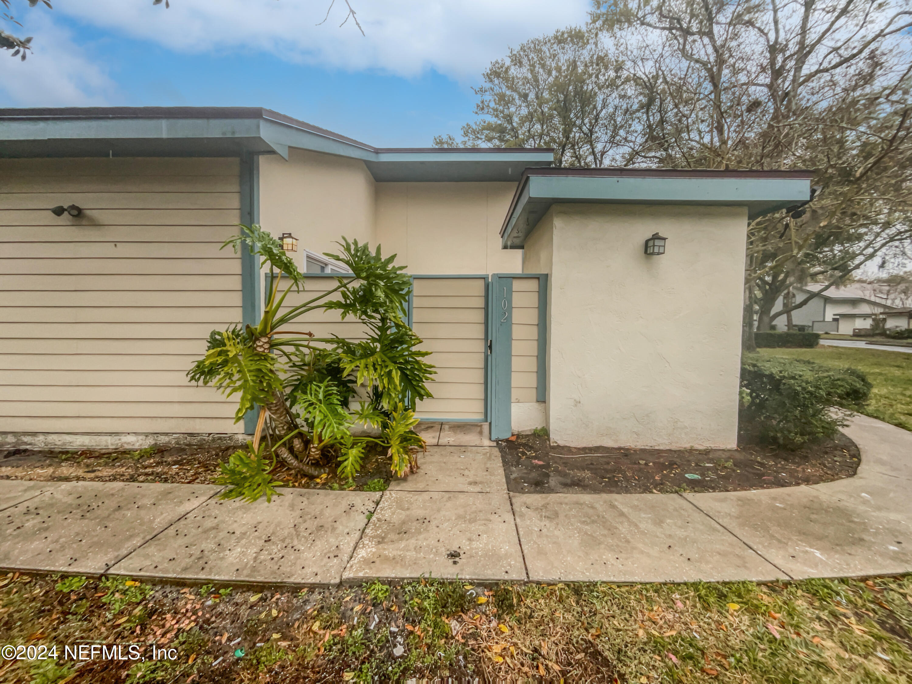 Jacksonville, FL home for sale located at 102 N Courageous Court Unit 102, Jacksonville, FL 32233