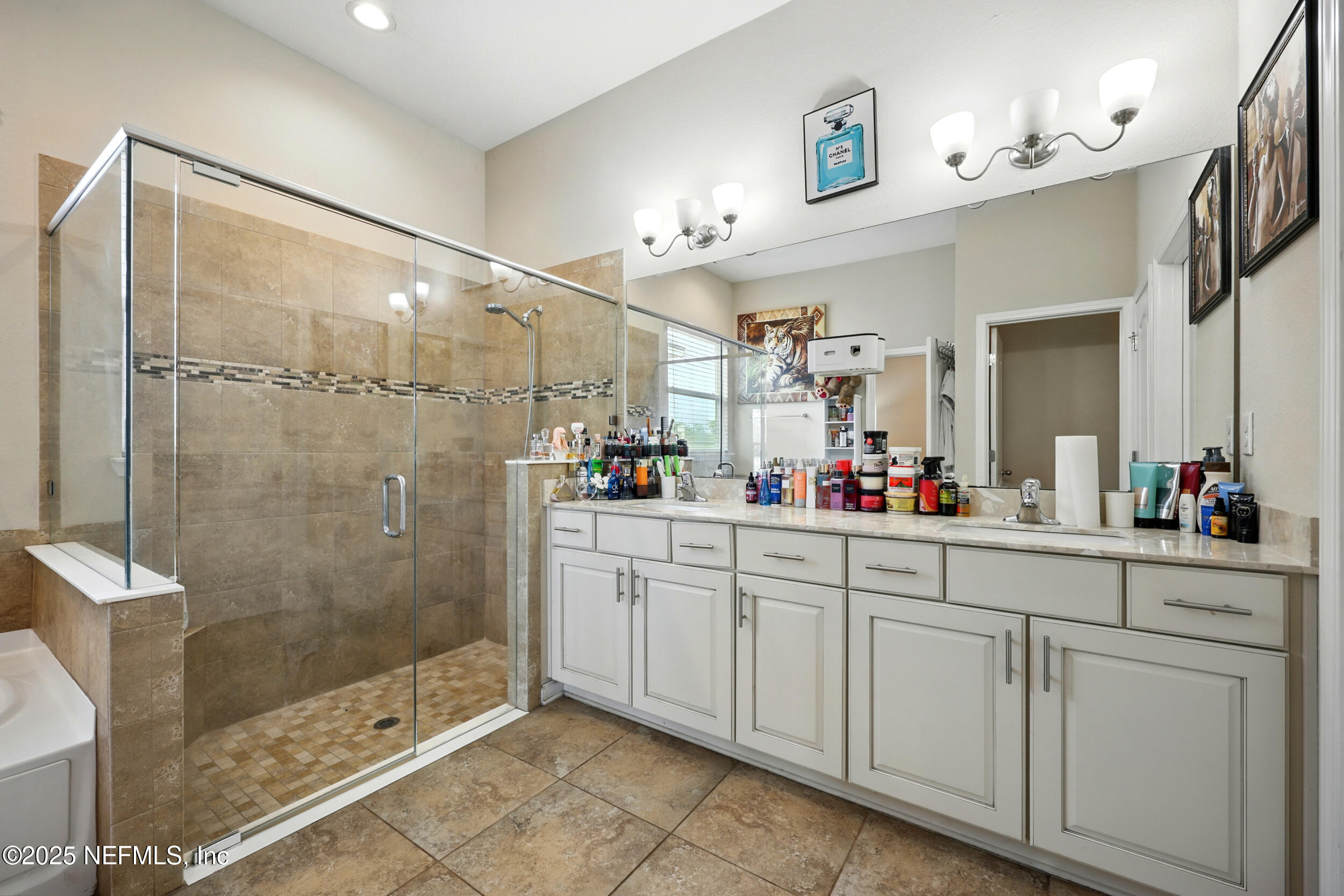 527 NORTHSIDE Drive S