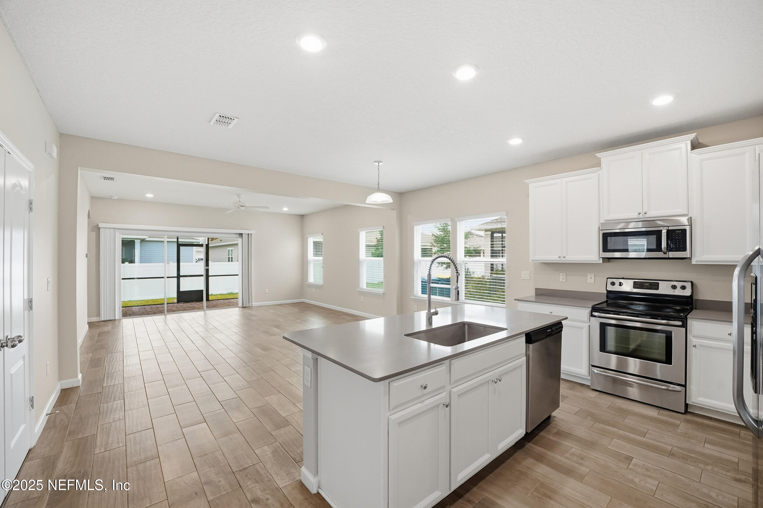 1118 SILVER KING Road