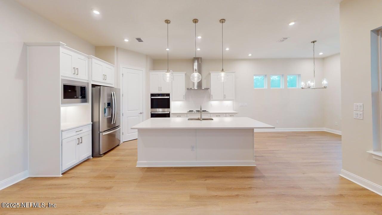 380 PALOMAR Drive