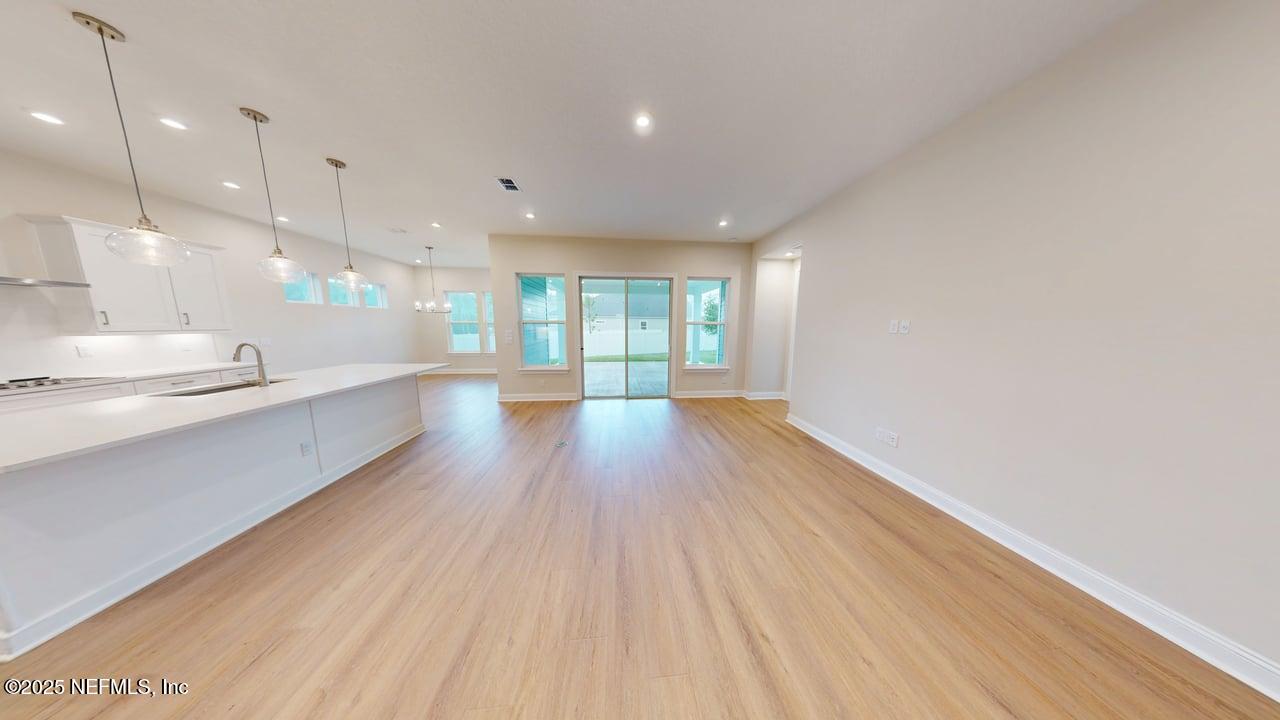 380 PALOMAR Drive
