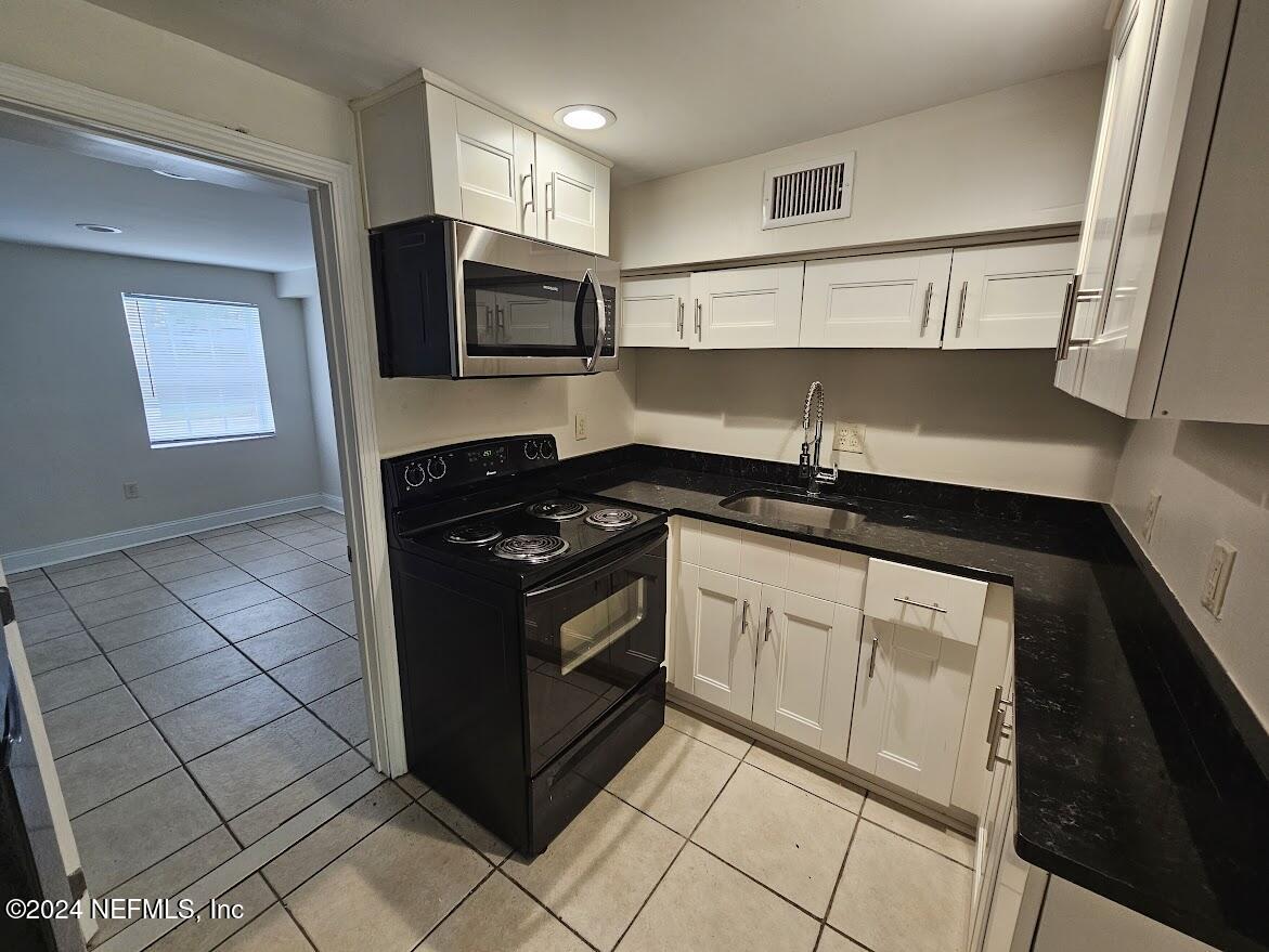 925 PHILLIPS Street 2