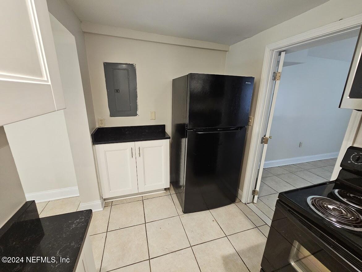 925 PHILLIPS Street 2