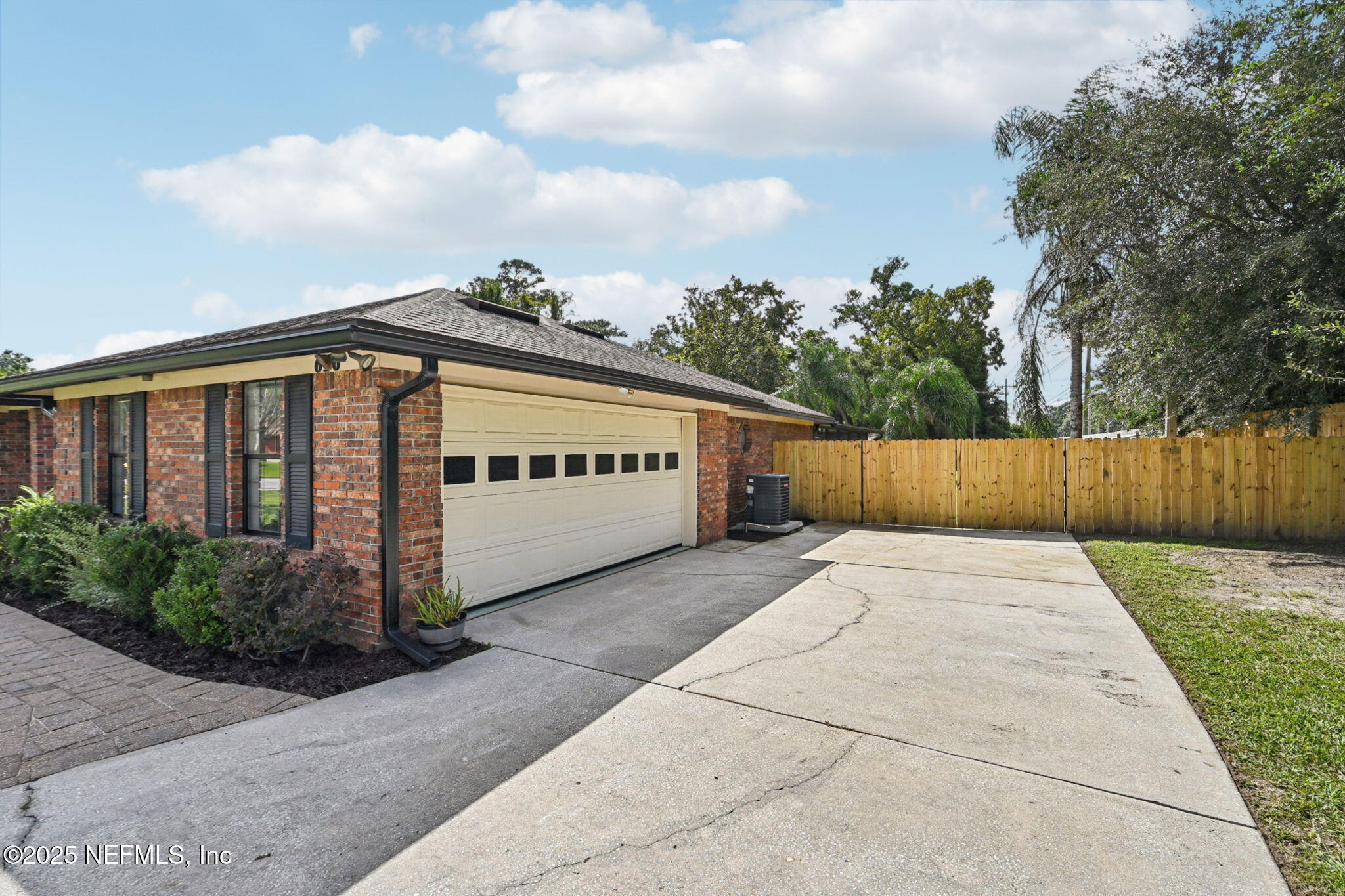636 LOS PALMAS Drive