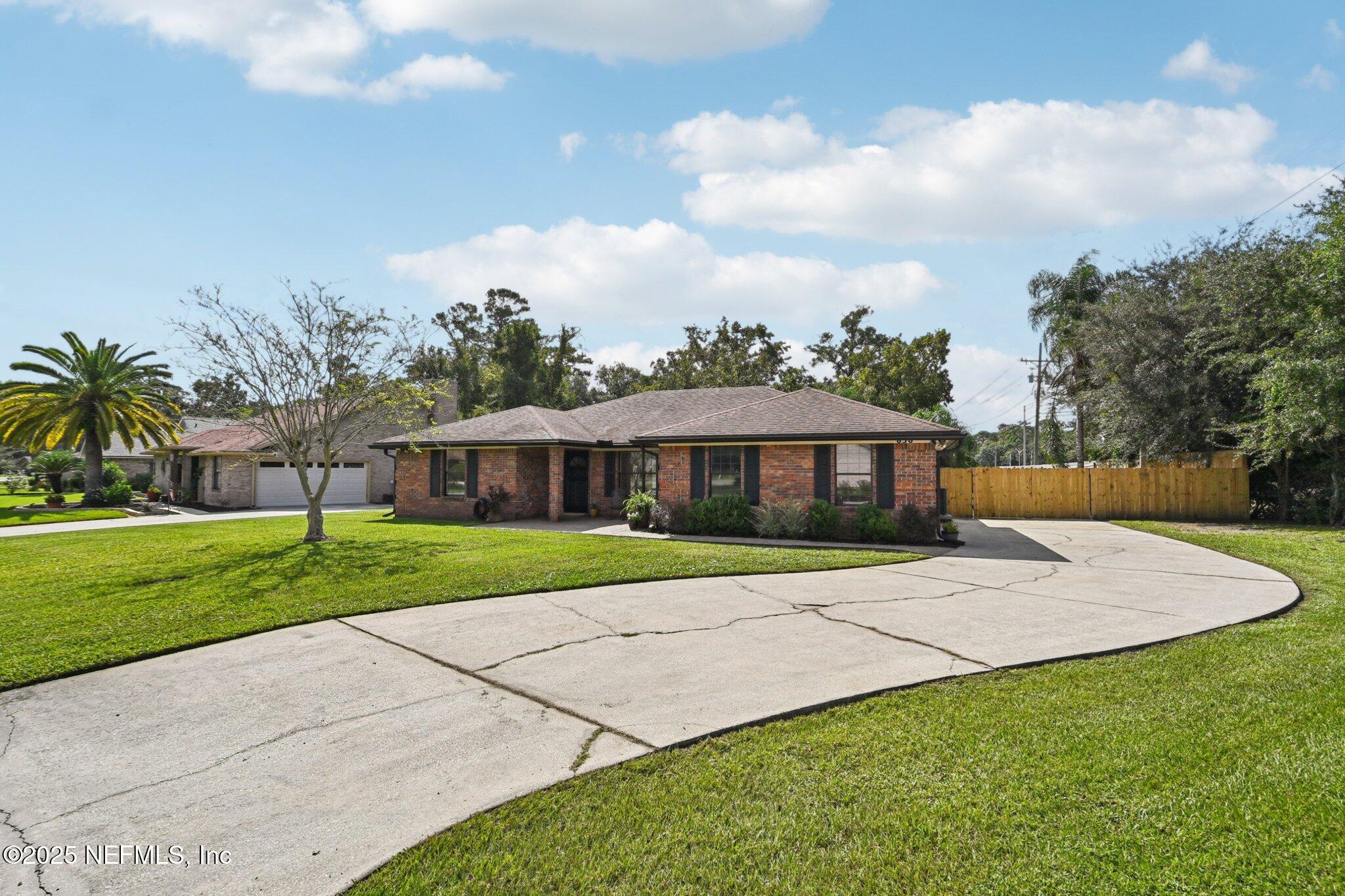 636 LOS PALMAS Drive