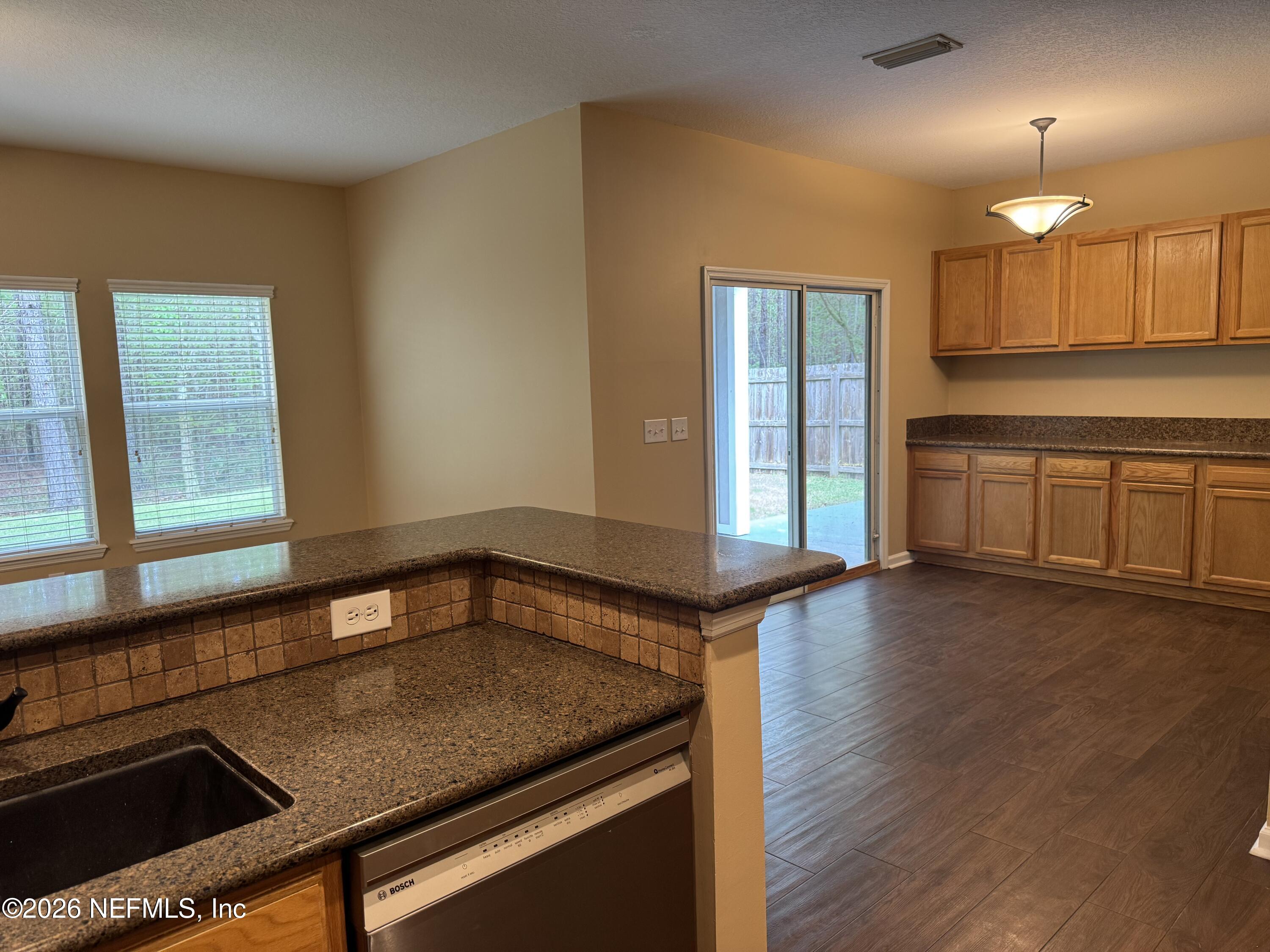 1335 IVYHEDGE Avenue