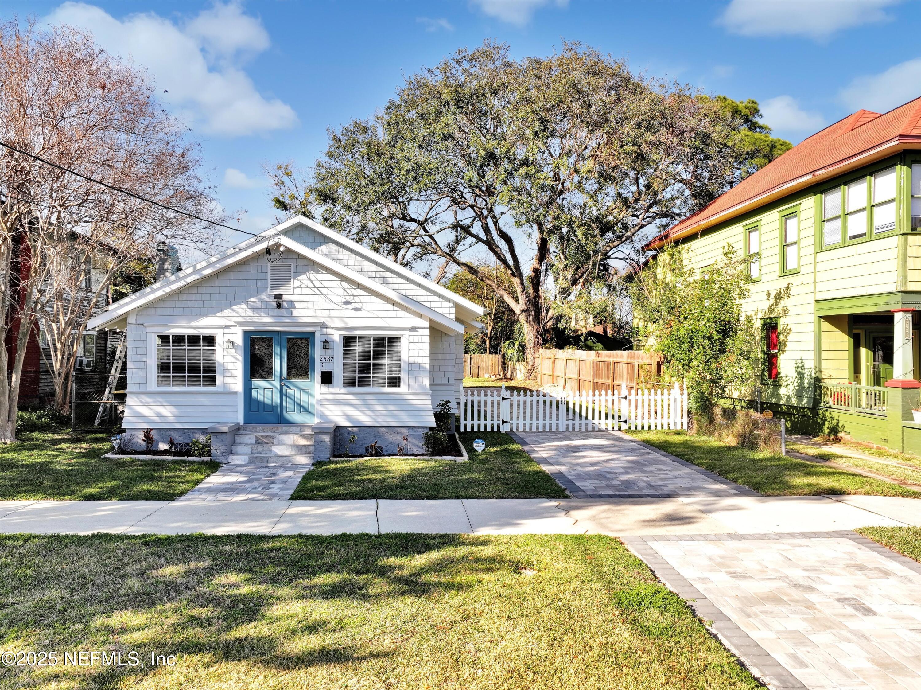 2587 FORBES Street