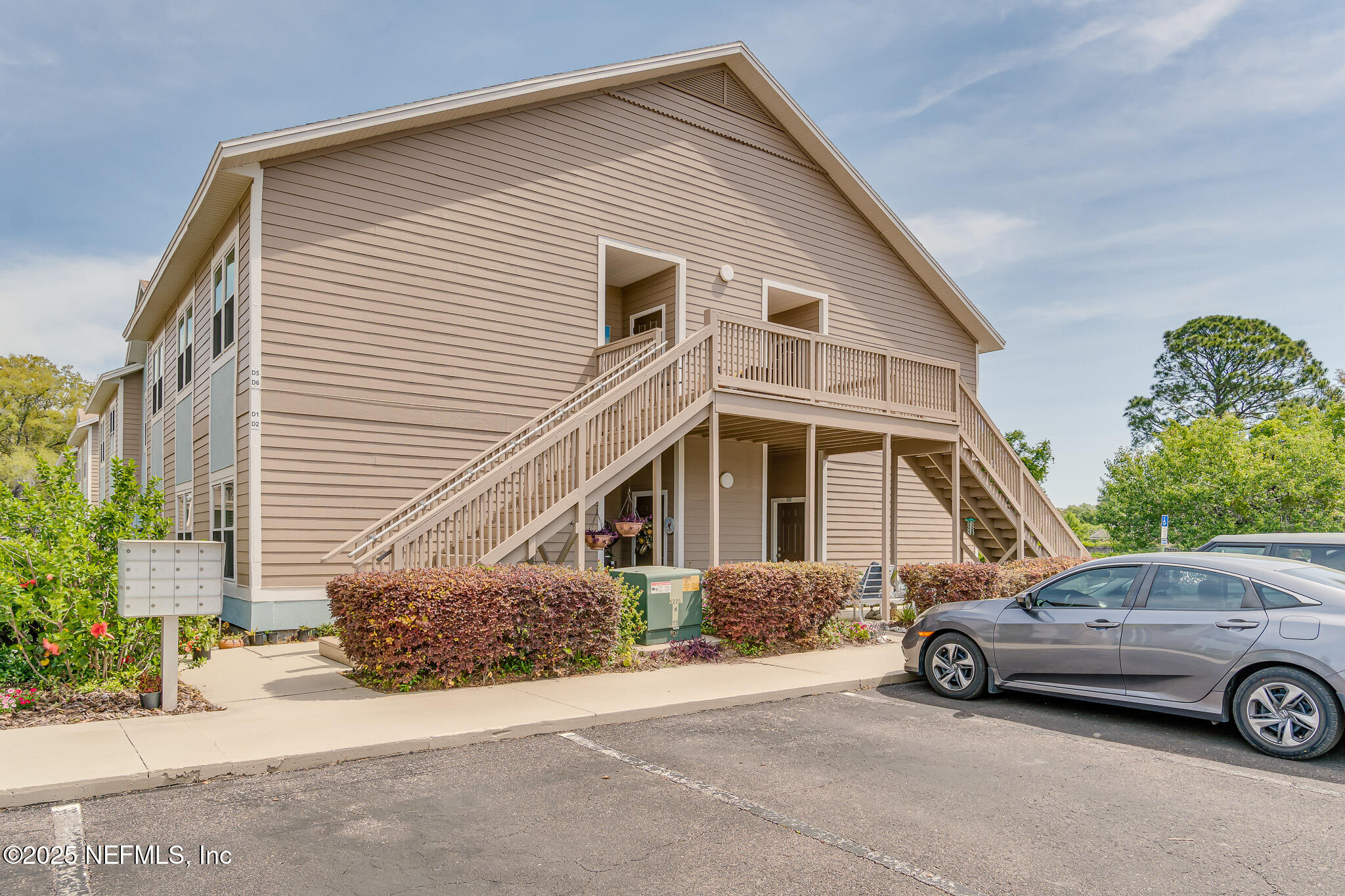 1601 NECTARINE Street D5