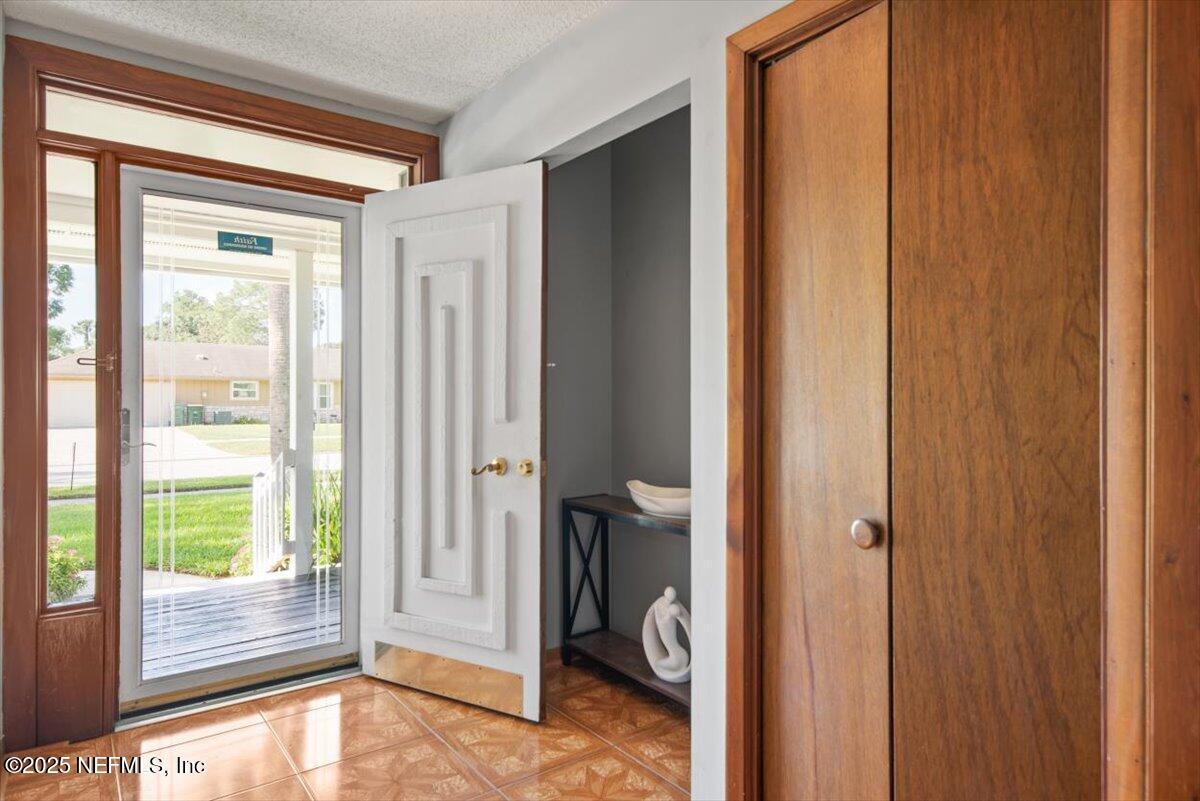 3393 VICEROY Drive N