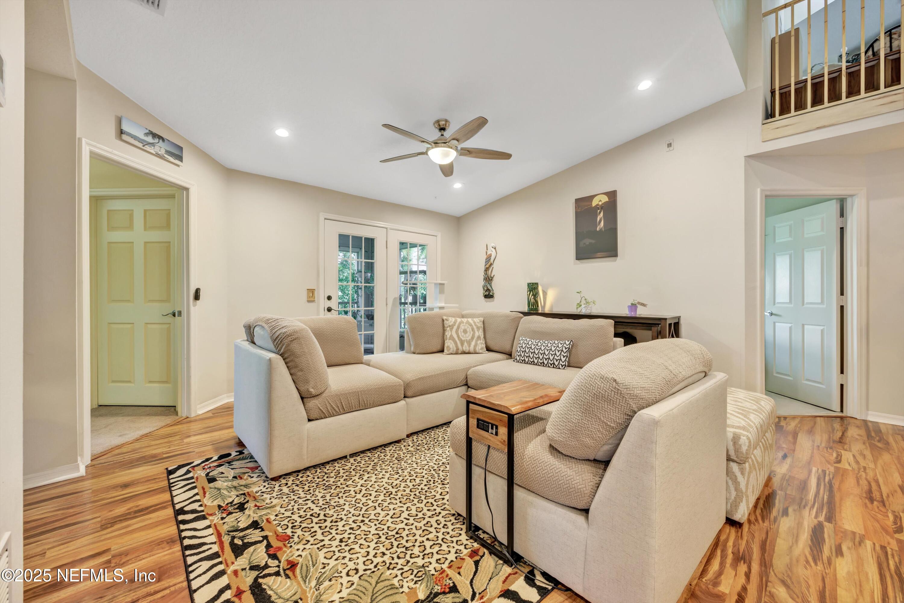 17203 HARBOUR VISTA W/GARAGE Circle