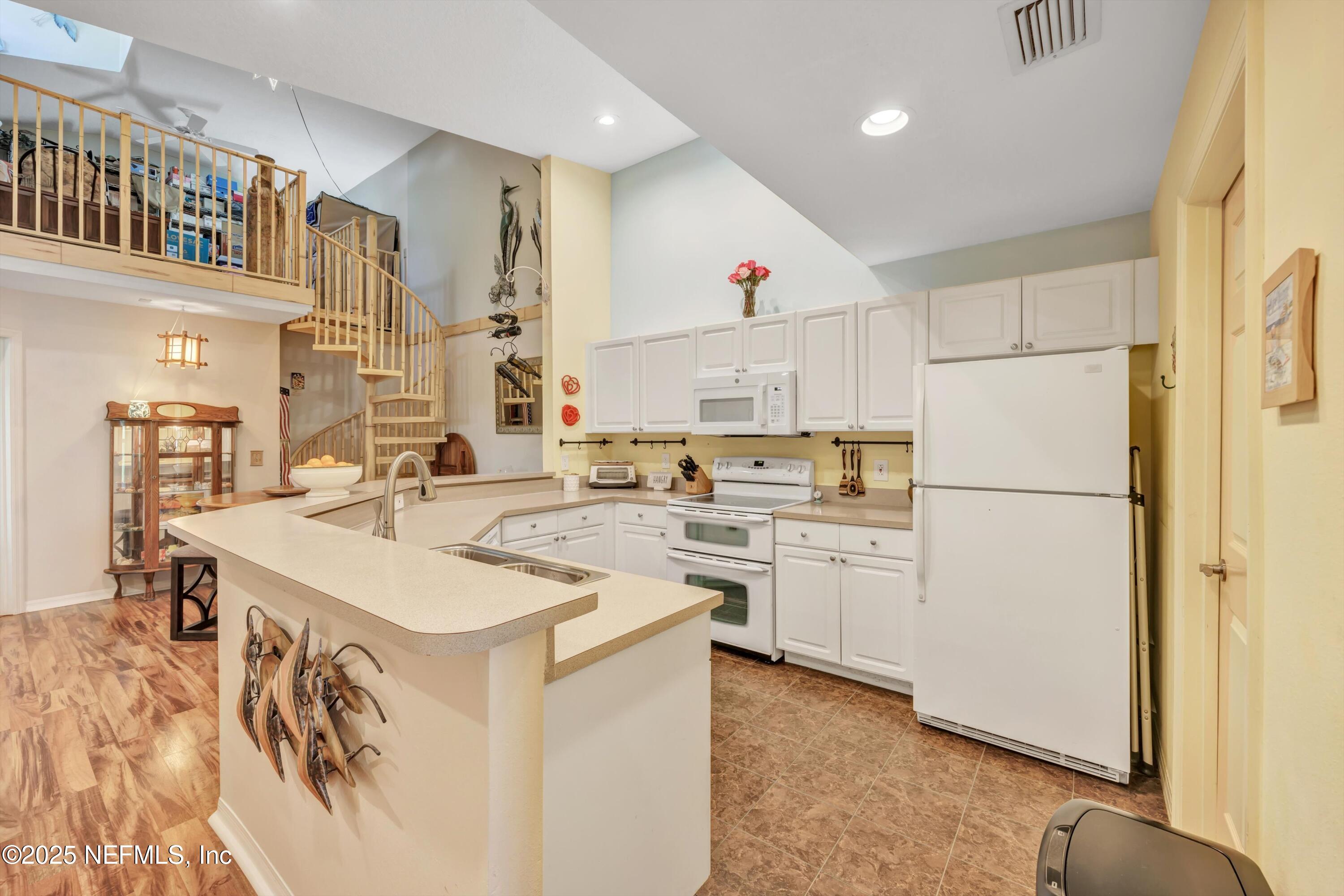 17203 HARBOUR VISTA W/GARAGE Circle