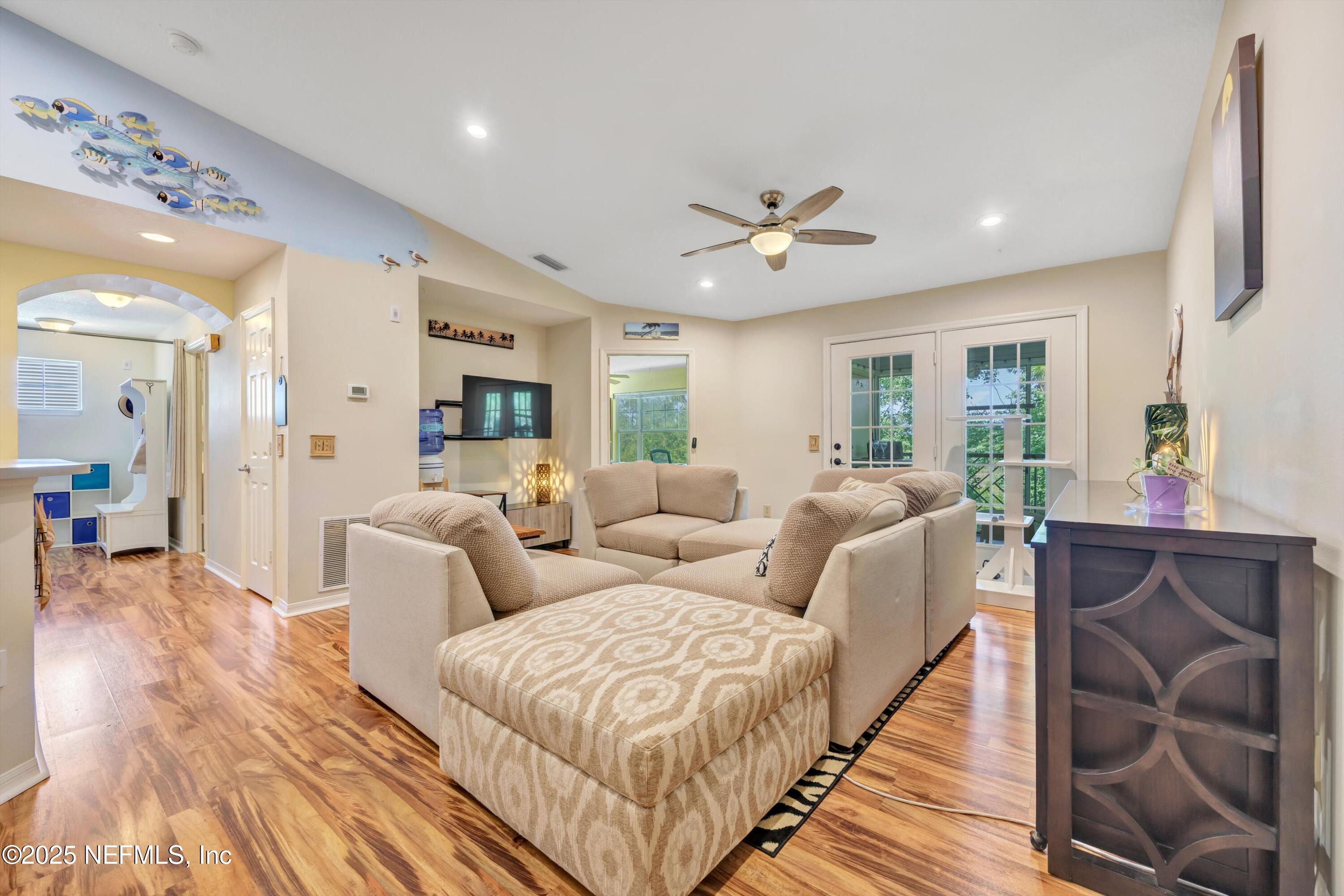 17203 HARBOUR VISTA W/GARAGE Circle