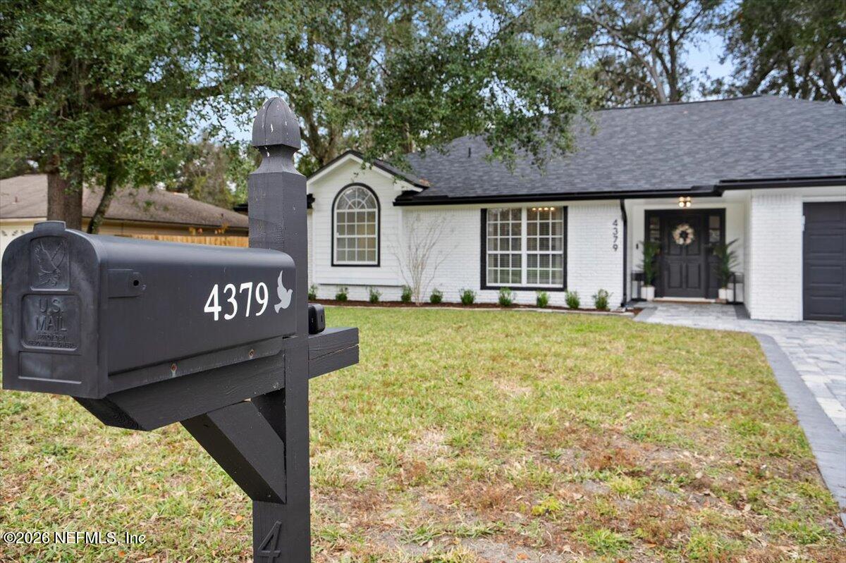 4379 APPLE TREE Place