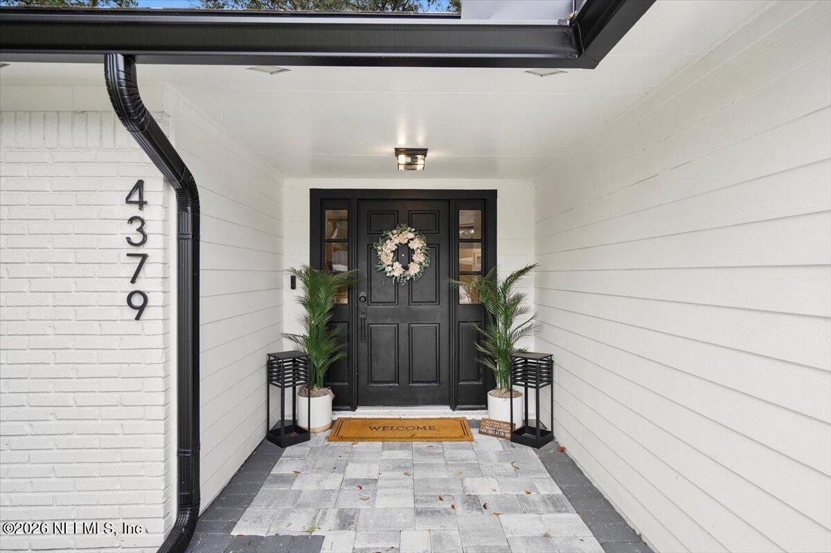 4379 APPLE TREE Place