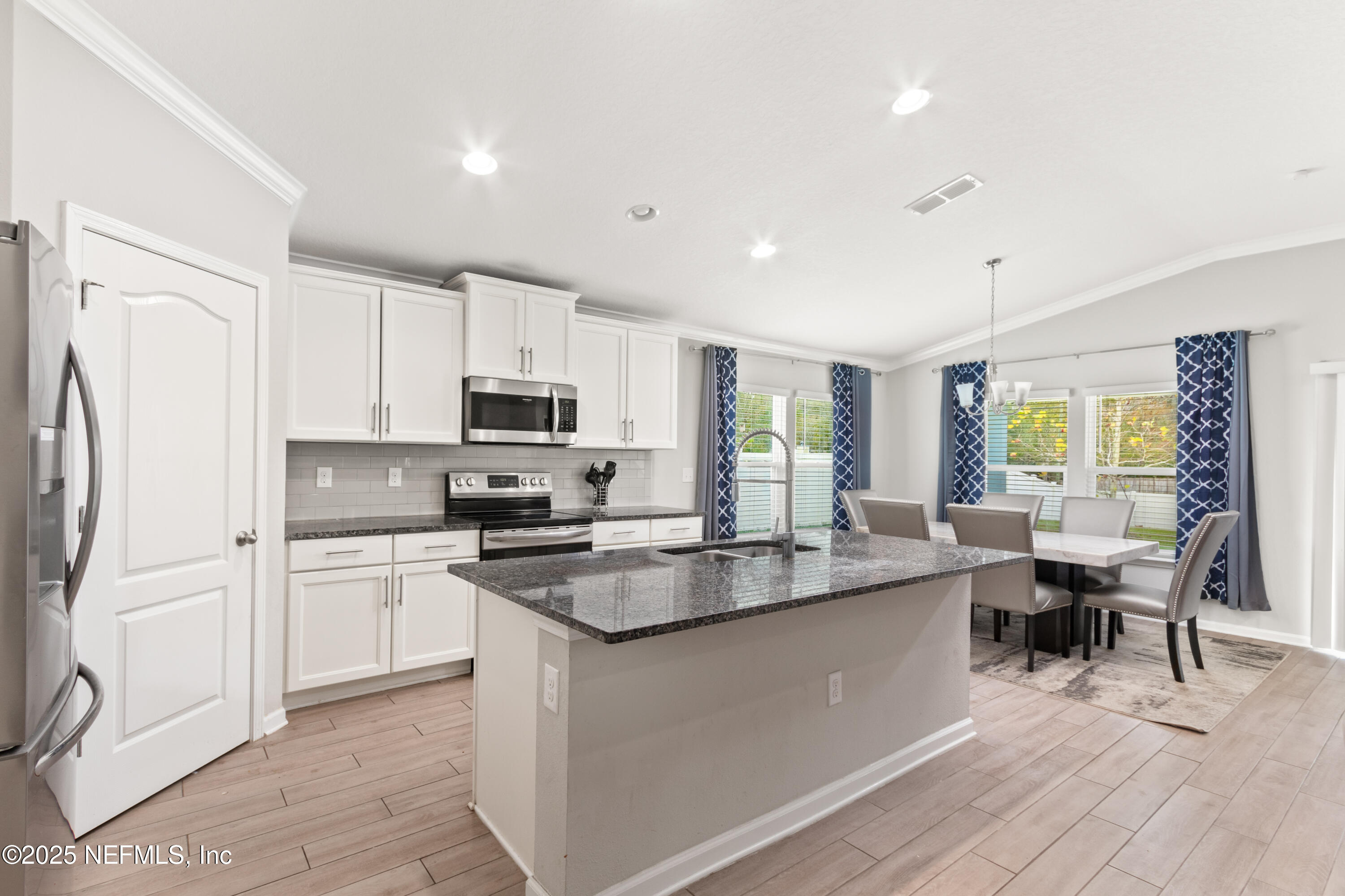 392 S HAMILTON SPRINGS Road