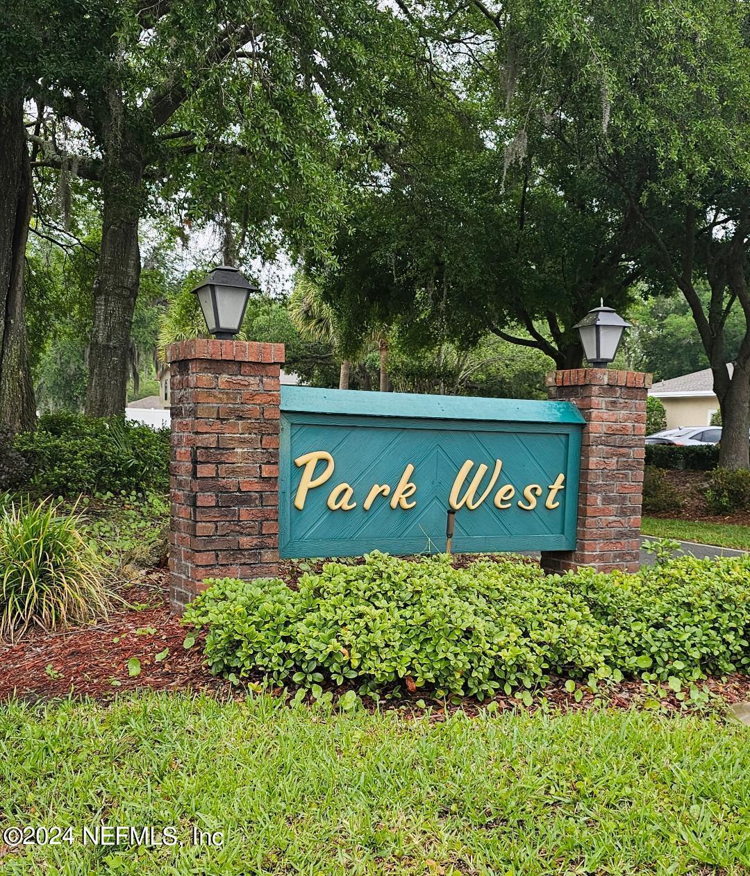 Orange Park, FL home for sale located at 547 Belmont Court W, Orange Park, FL 32073