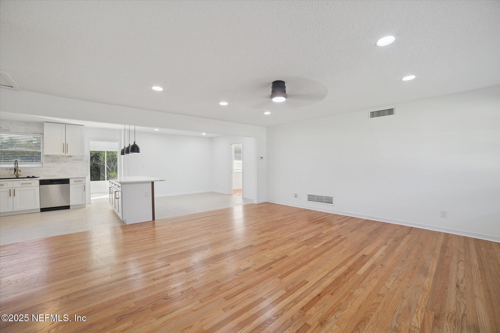 1359 MALVERNE Avenue