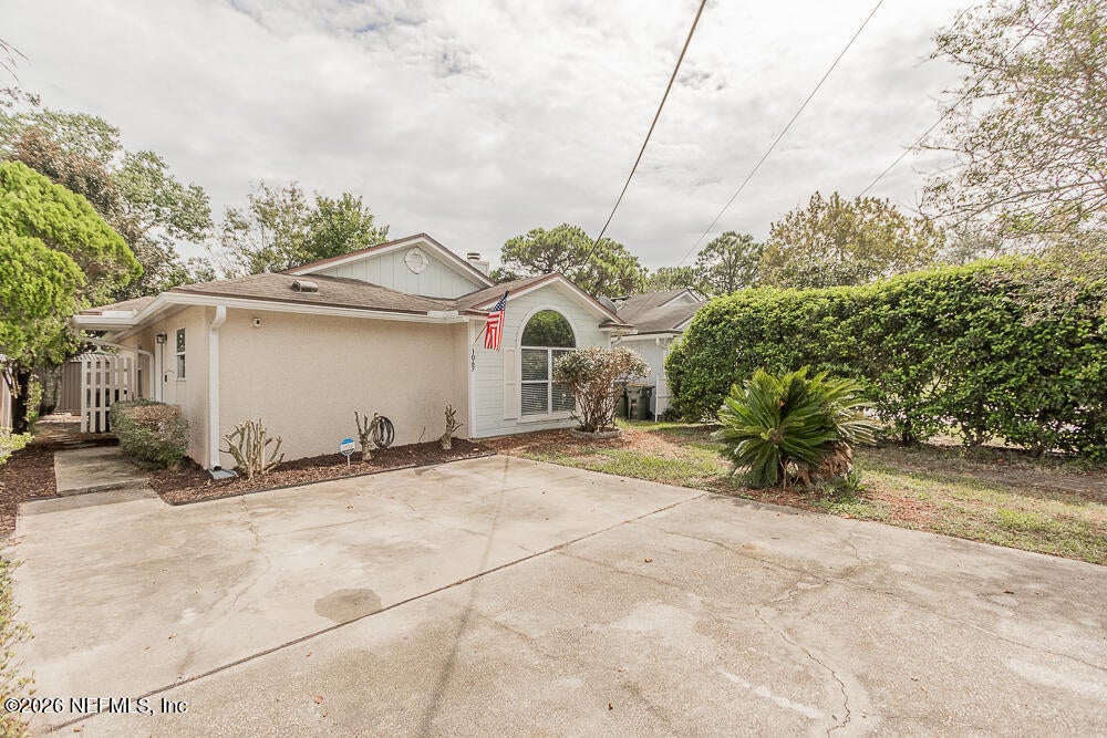 1067 HIBISCUS Street