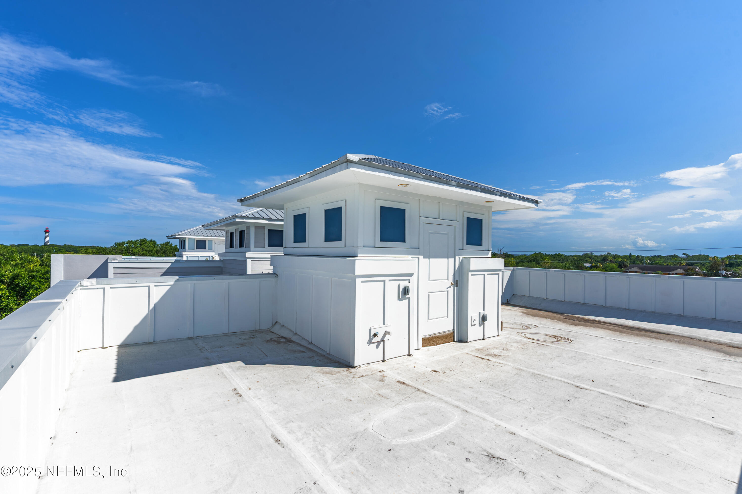15 COMARES Avenue