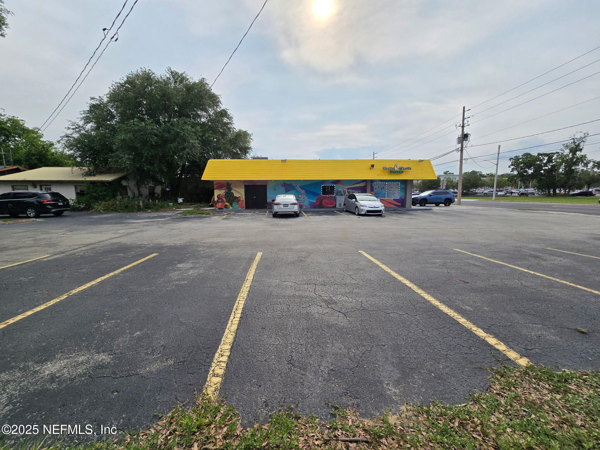 2944 UNIVERSITY Boulevard W