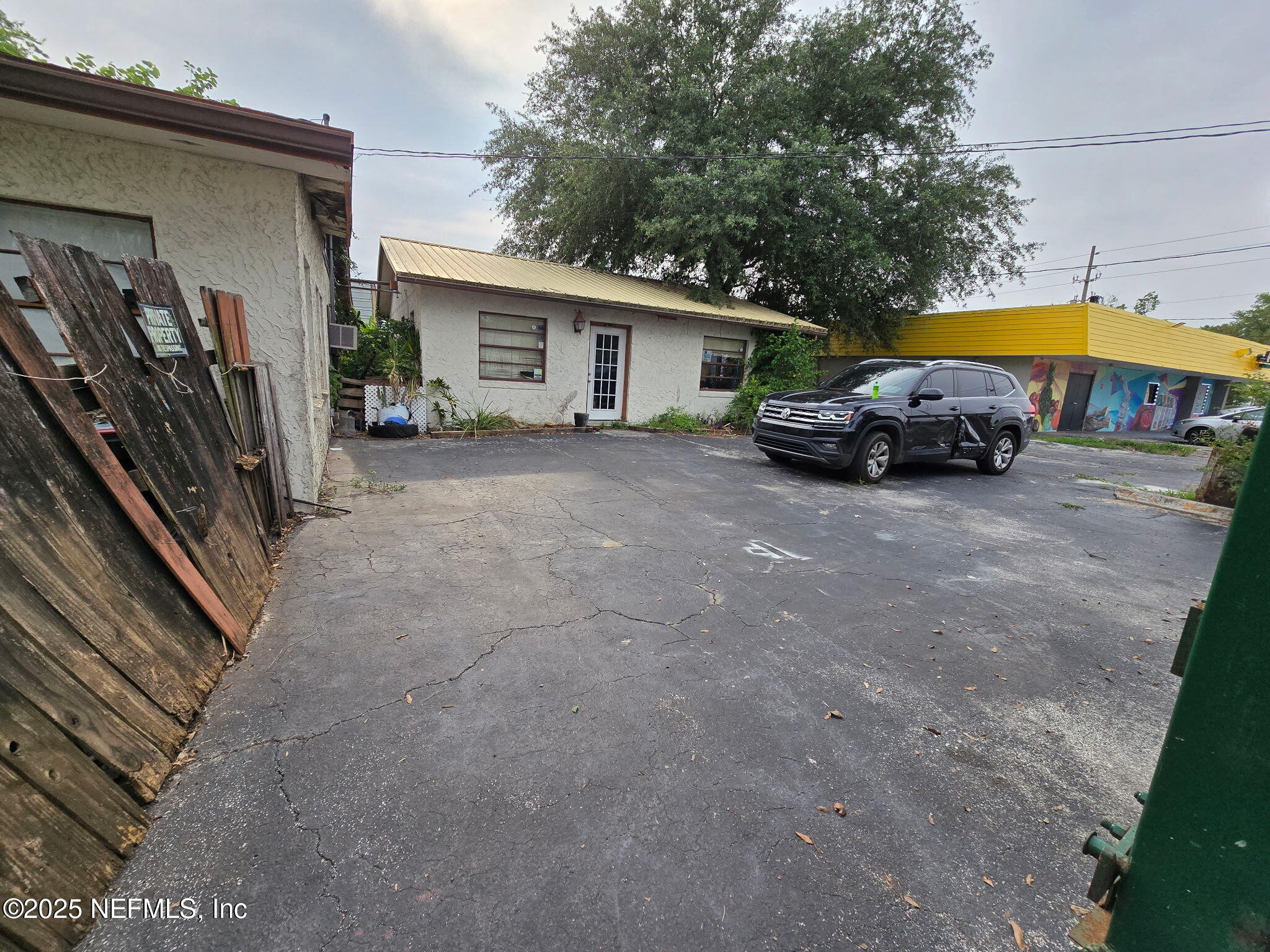 2944 UNIVERSITY Boulevard W