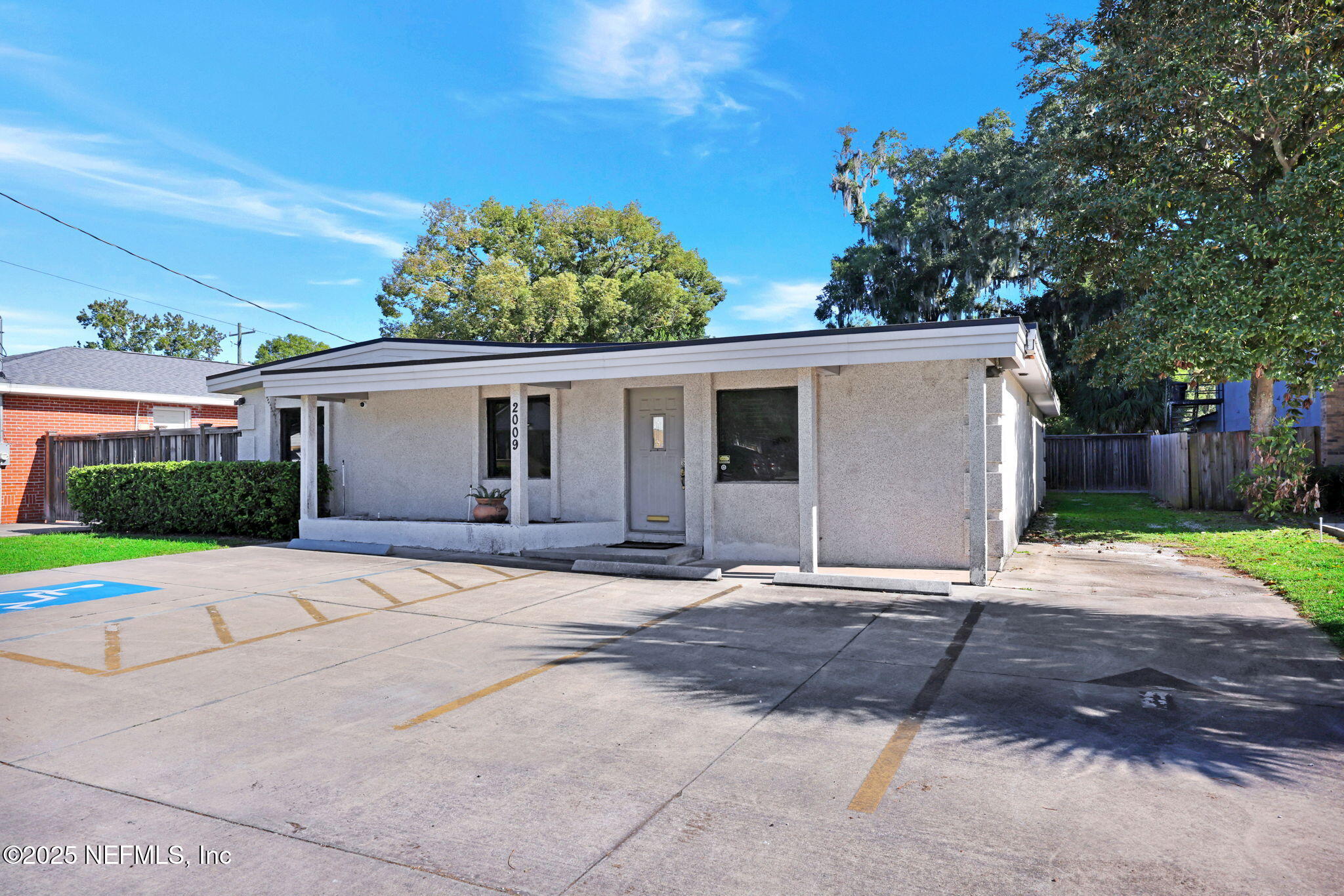 2009 ART MUSEUM Drive