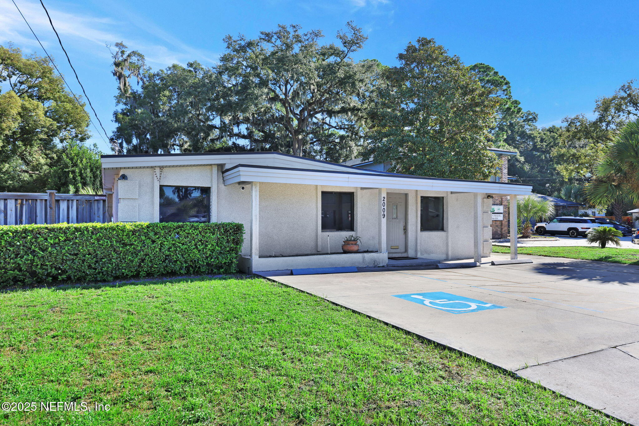 2009 ART MUSEUM Drive