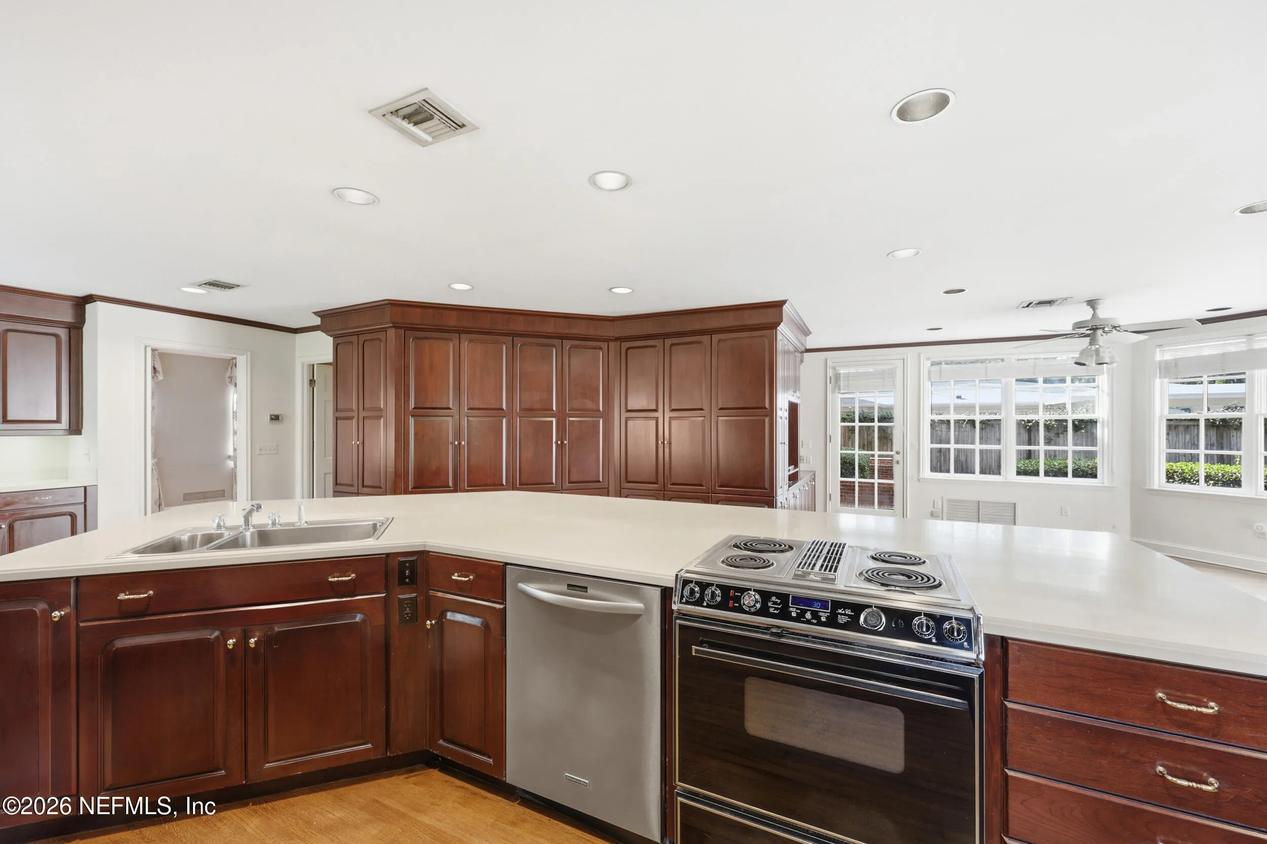 Jacksonville, Florida, 32207, United States, 6 Bedrooms Bedrooms, ,5 BathroomsBathrooms,Residential,Active,2009352